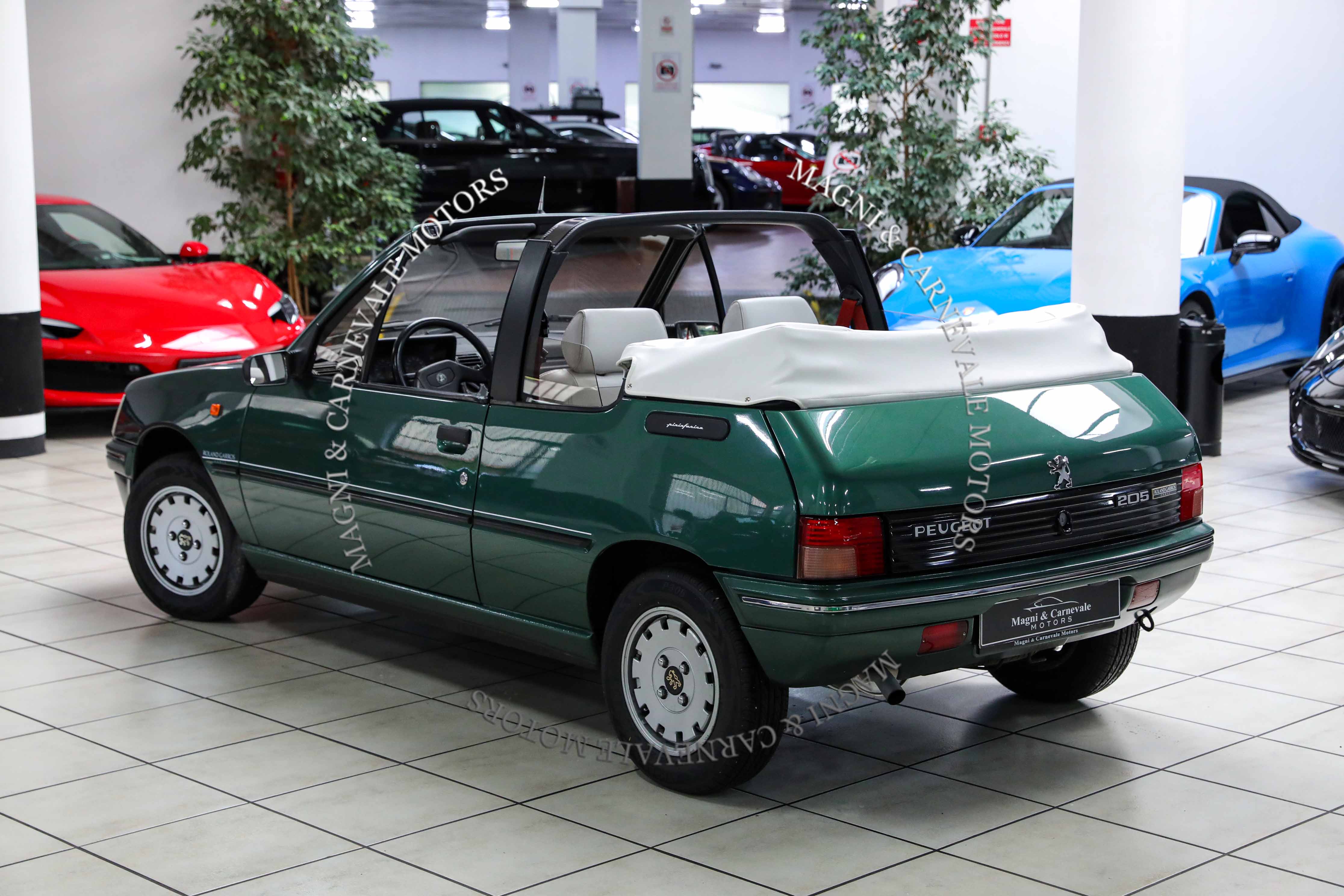 1992 Peugeot 205 Cabriolet offered by a specialist dealer in Milan, Italy, photo 17 of 20