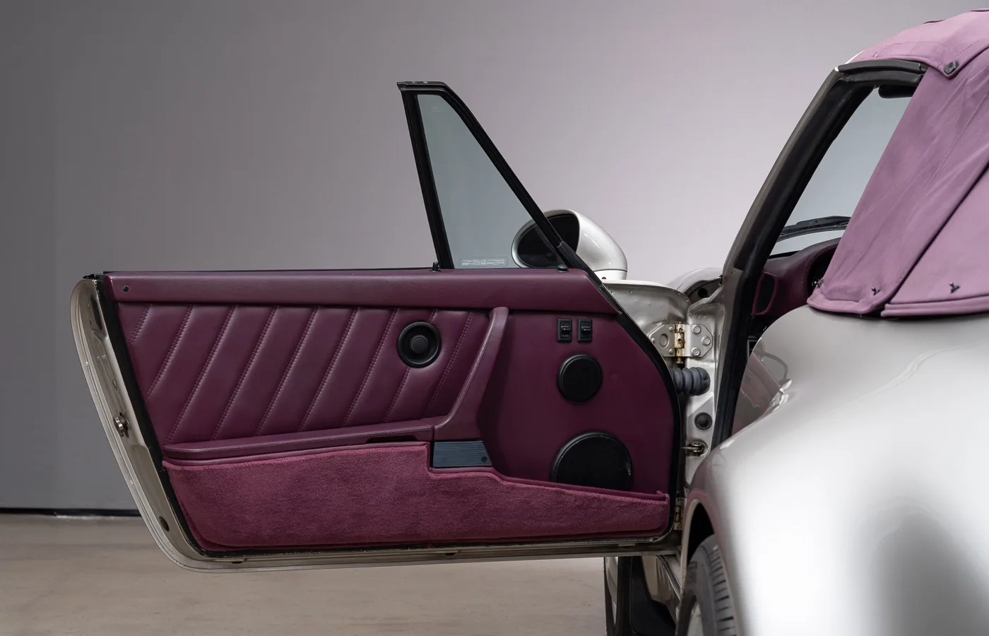 1992 Porsche 911 Carrera 2 Cabriolet Turbo-look (964), 25/30