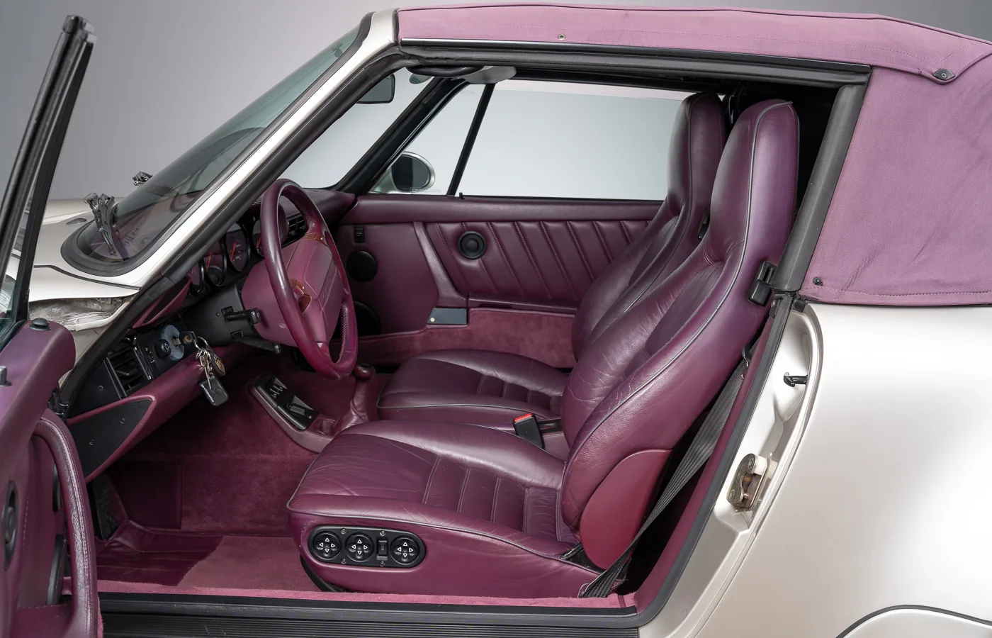 1992 Porsche 911 Carrera 2 Cabriolet Turbo-look (964), 27/30
