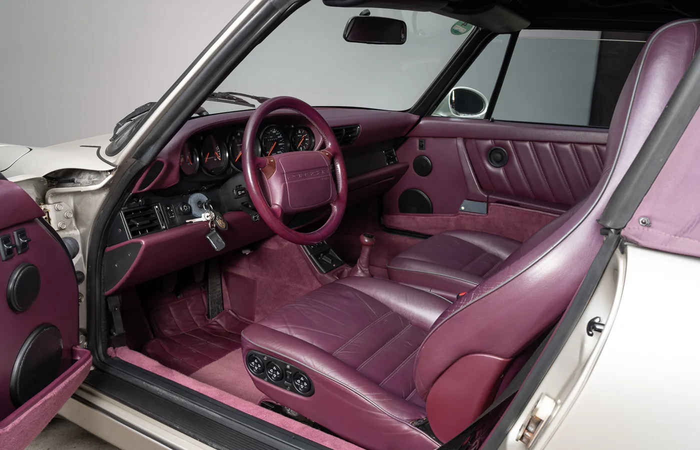1992 Porsche 911 Carrera 2 Cabriolet Turbo-look (964), 28/30