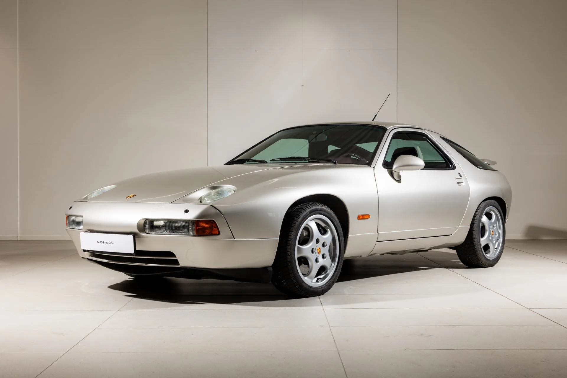 1992 Porsche 928 GTS, Dreiviertelansicht von vorne, angeboten in Uppsala, Schweden