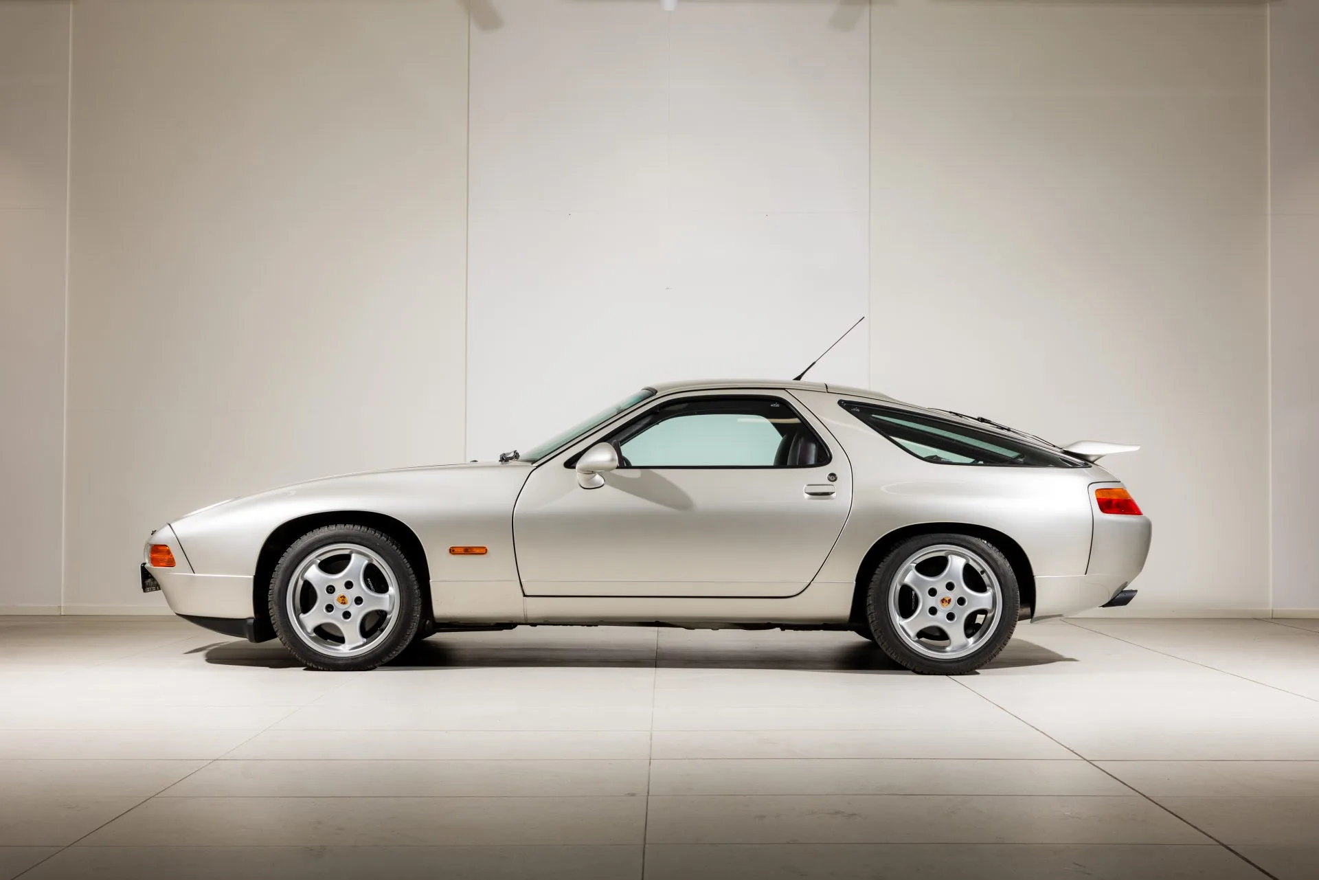 1992 Porsche 928 GTS, 2/21