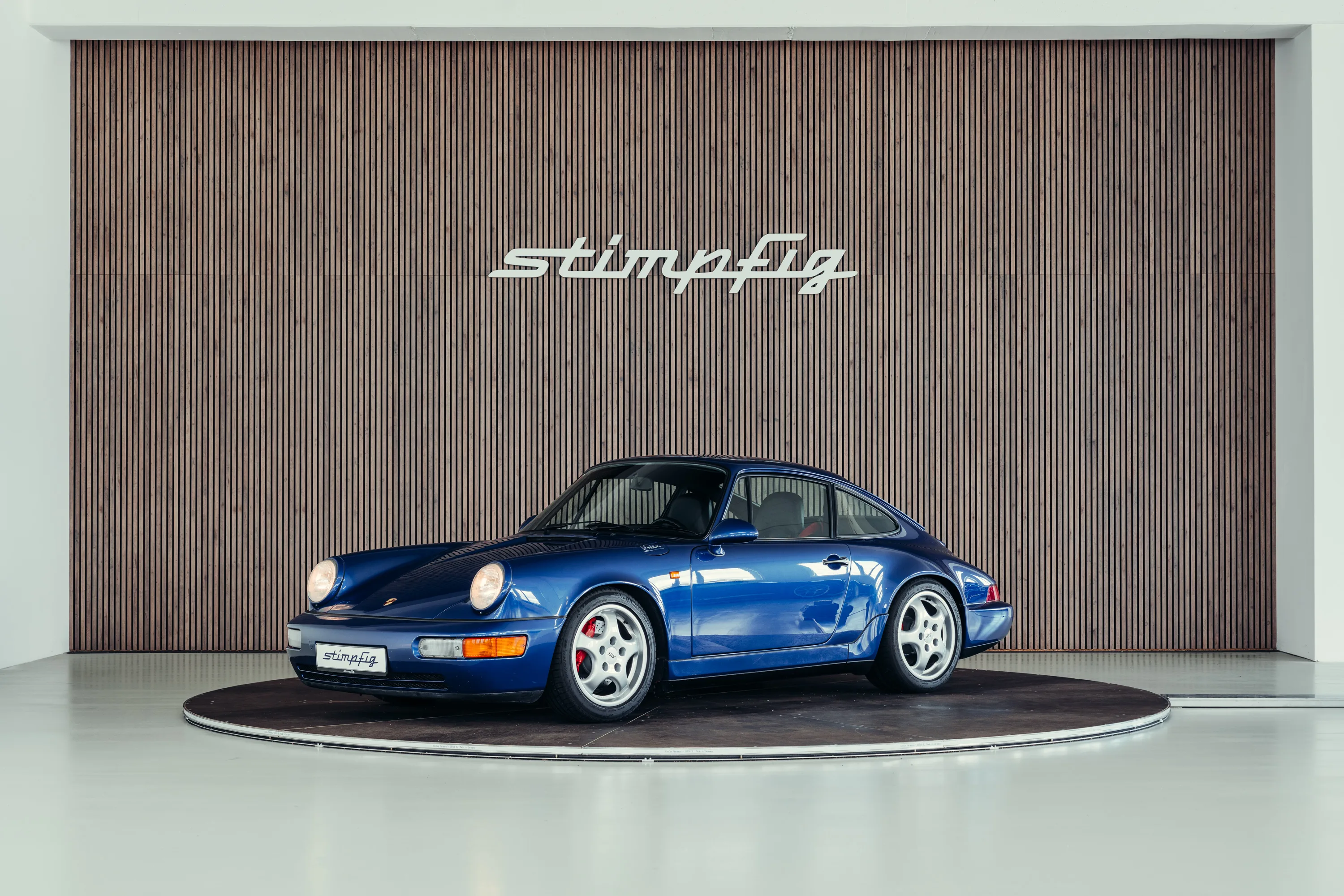 1992 Porsche 911 Carrera RS angeboten von einem Oldtimerspezialisten in Stuttgart, Deutschland, Hauptfoto