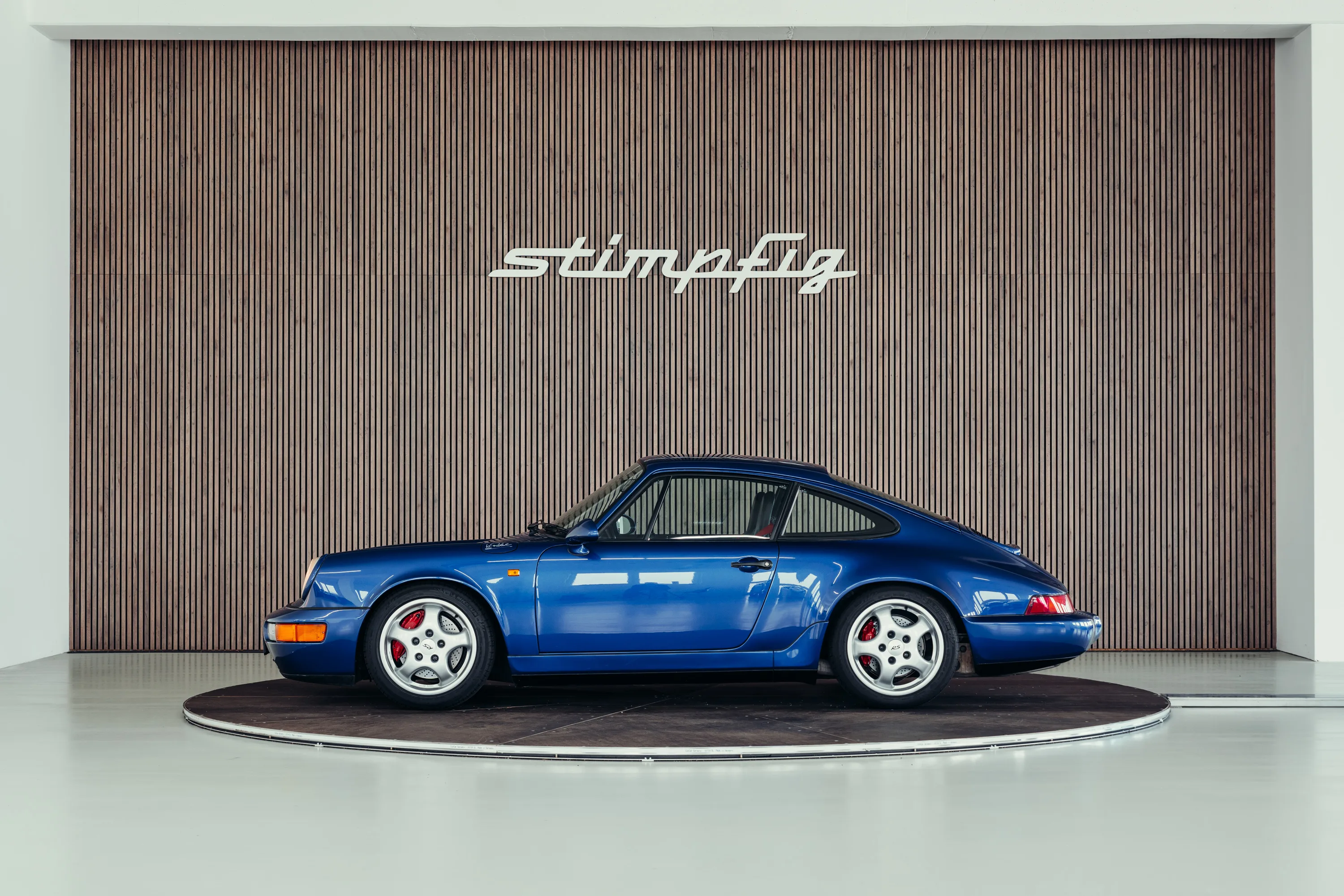1992 Porsche 911 Carrera RS angeboten von einem Oldtimerspezialisten in Stuttgart, Deutschland, Foto 2 von 25