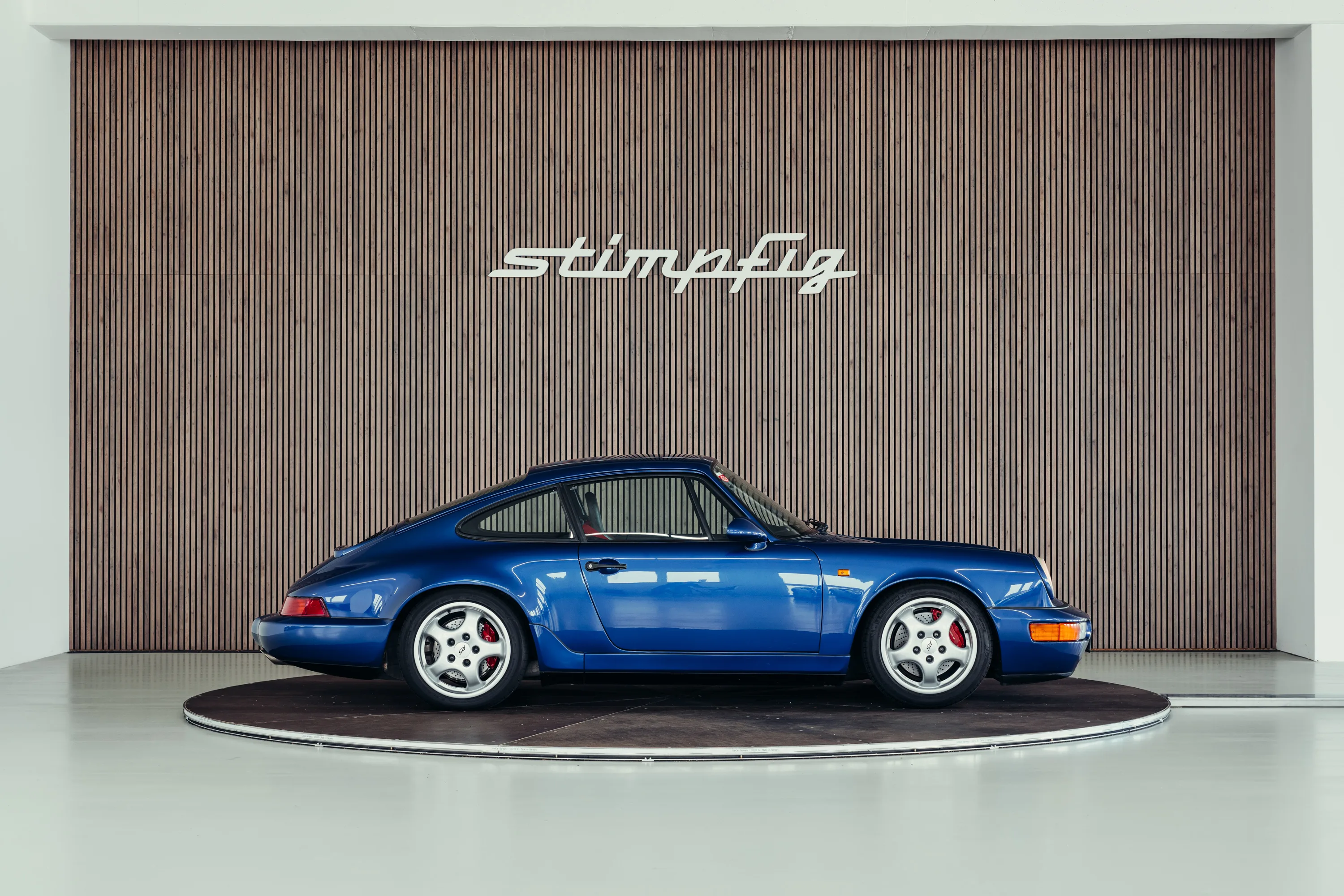 1992 Porsche 911 Carrera RS angeboten von einem Oldtimerspezialisten in Stuttgart, Deutschland, Foto 6 von 25