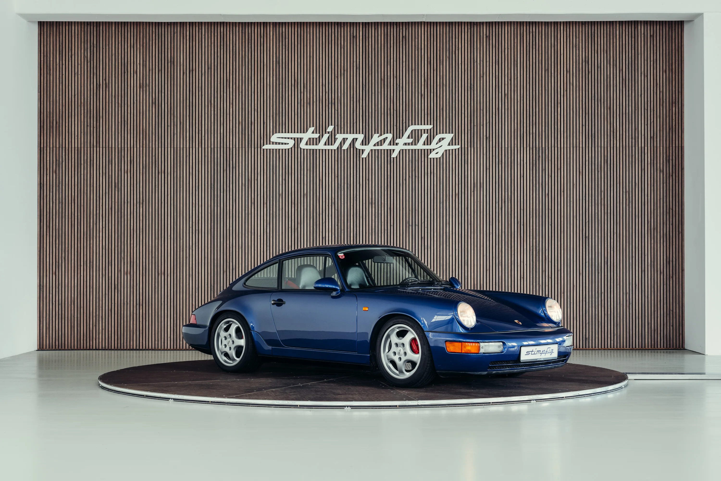 1992 Porsche 911 Carrera RS angeboten von einem Oldtimerspezialisten in Stuttgart, Deutschland, Foto 7 von 25