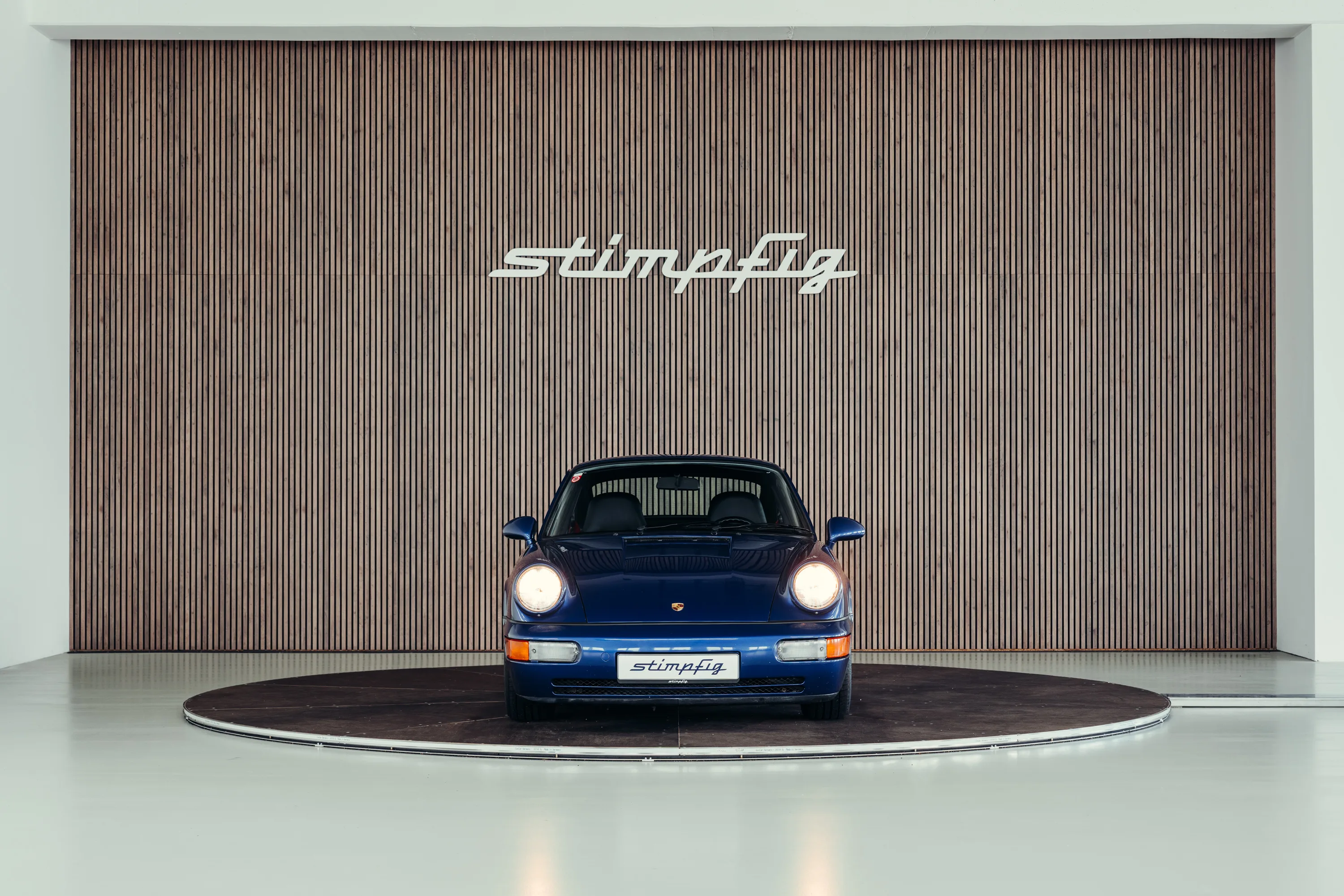 1992 Porsche 911 Carrera RS angeboten von einem Oldtimerspezialisten in Stuttgart, Deutschland, Foto 8 von 25