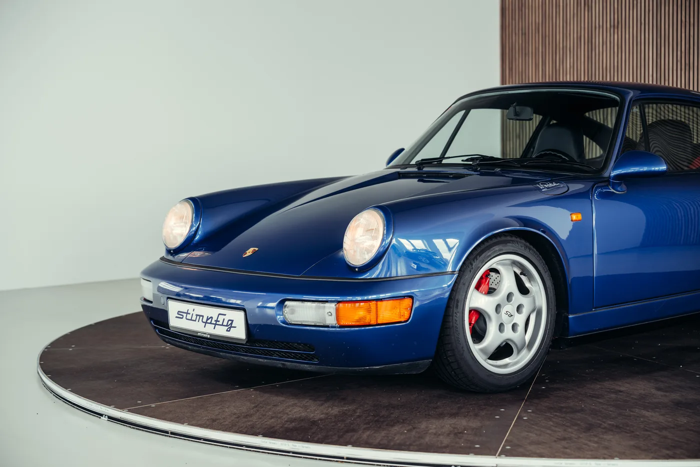 1992 Porsche 911 Carrera RS angeboten von einem Oldtimerspezialisten in Stuttgart, Deutschland, Foto 10 von 25