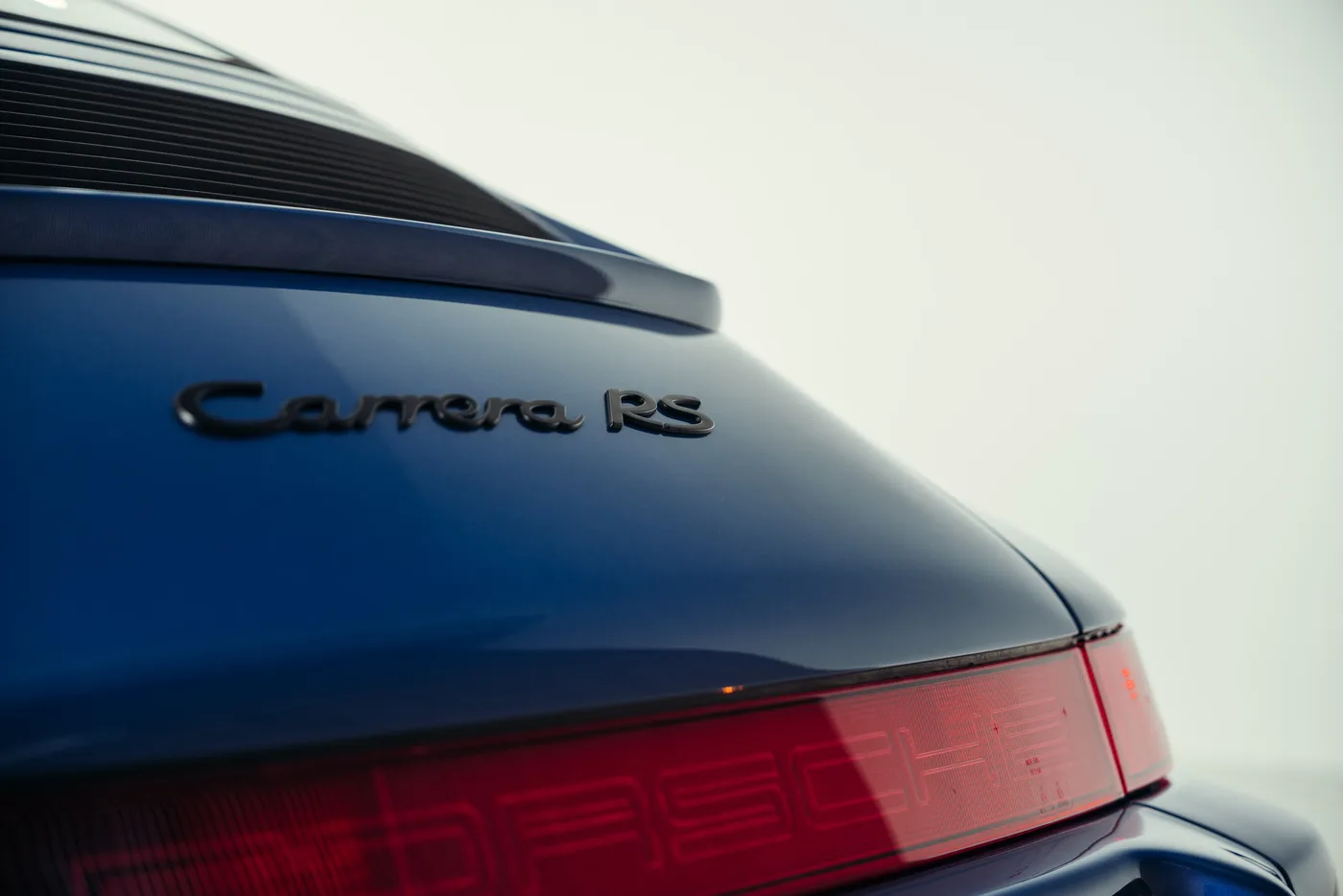 1992 Porsche 911 Carrera RS angeboten von einem Oldtimerspezialisten in Stuttgart, Deutschland, Foto 15 von 25
