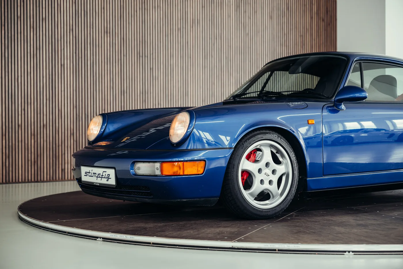 1992 Porsche 911 Carrera RS angeboten von einem Oldtimerspezialisten in Stuttgart, Deutschland, Foto 16 von 25