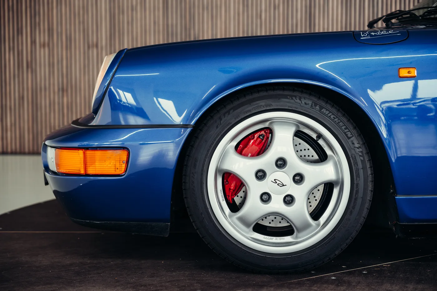 1992 Porsche 911 Carrera RS angeboten von einem Oldtimerspezialisten in Stuttgart, Deutschland, Foto 17 von 25