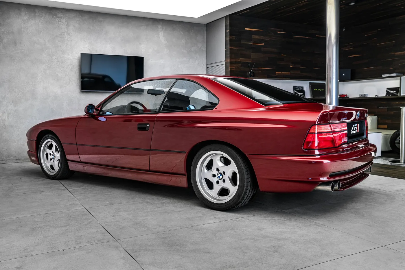 1993 BMW 850CSi offered by a specialist dealer in Ostrava, Czechia, photo 7 of 15