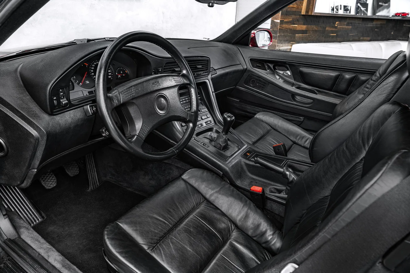 1993 BMW 850CSi offered by a specialist dealer in Ostrava, Czechia, photo 11 of 15