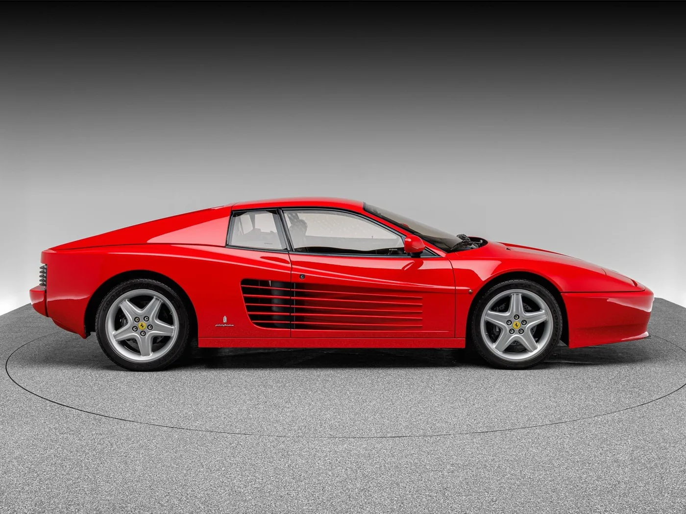 1993 Ferrari 512 TR offered by a specialist dealer in Böblingen, Germany, photo 7 of 15