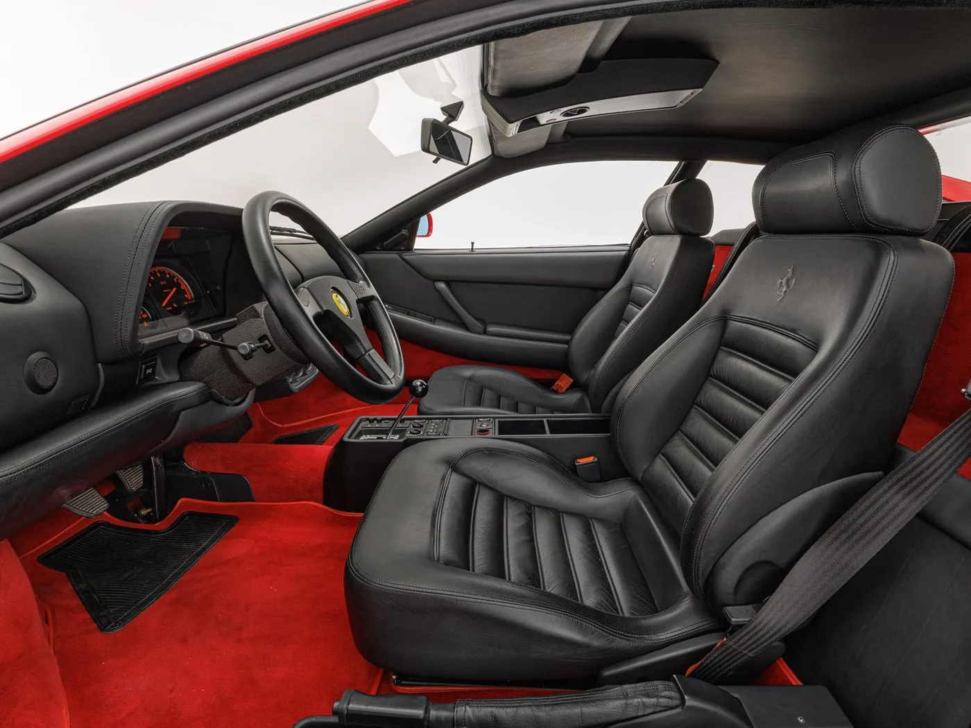 1993 Ferrari 512 TR offered by a specialist dealer in Böblingen, Germany, photo 13 of 15