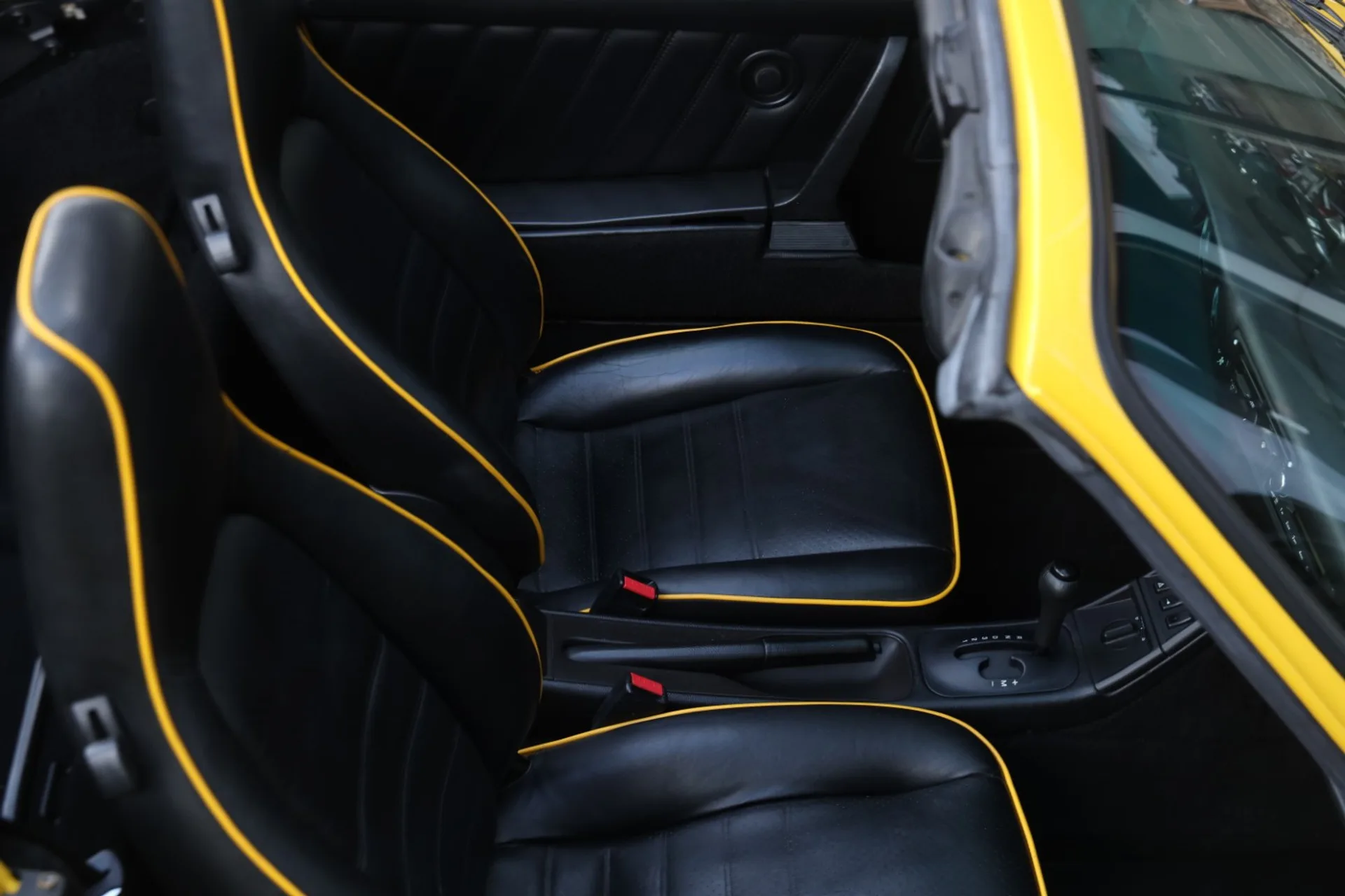 1993 Porsche 911 Carrera 2 America Roadster (964), 30/30