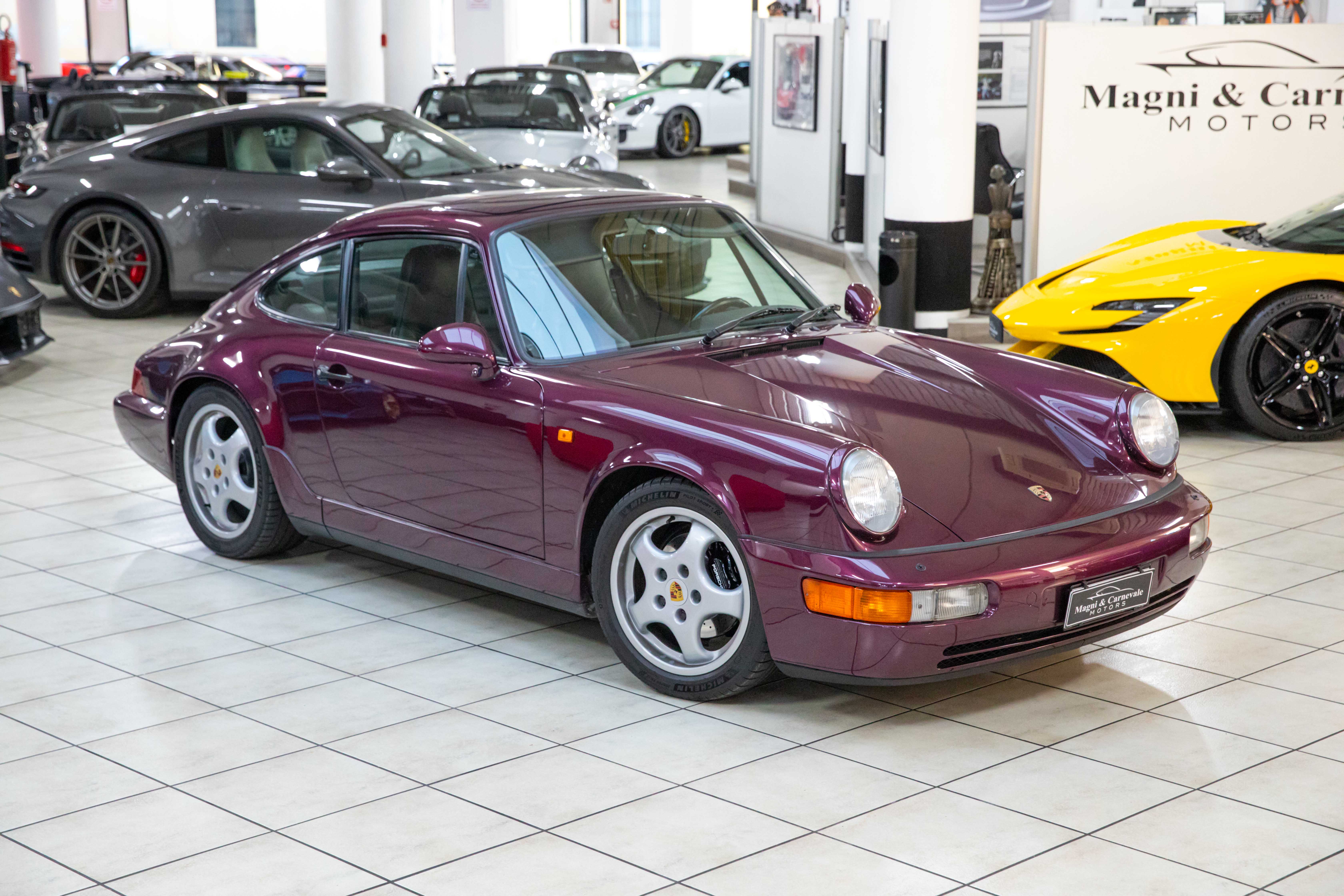 1993 Porsche 911 Carrera 2 offered by a specialist dealer in Milan, Italy, photo 2 of 20