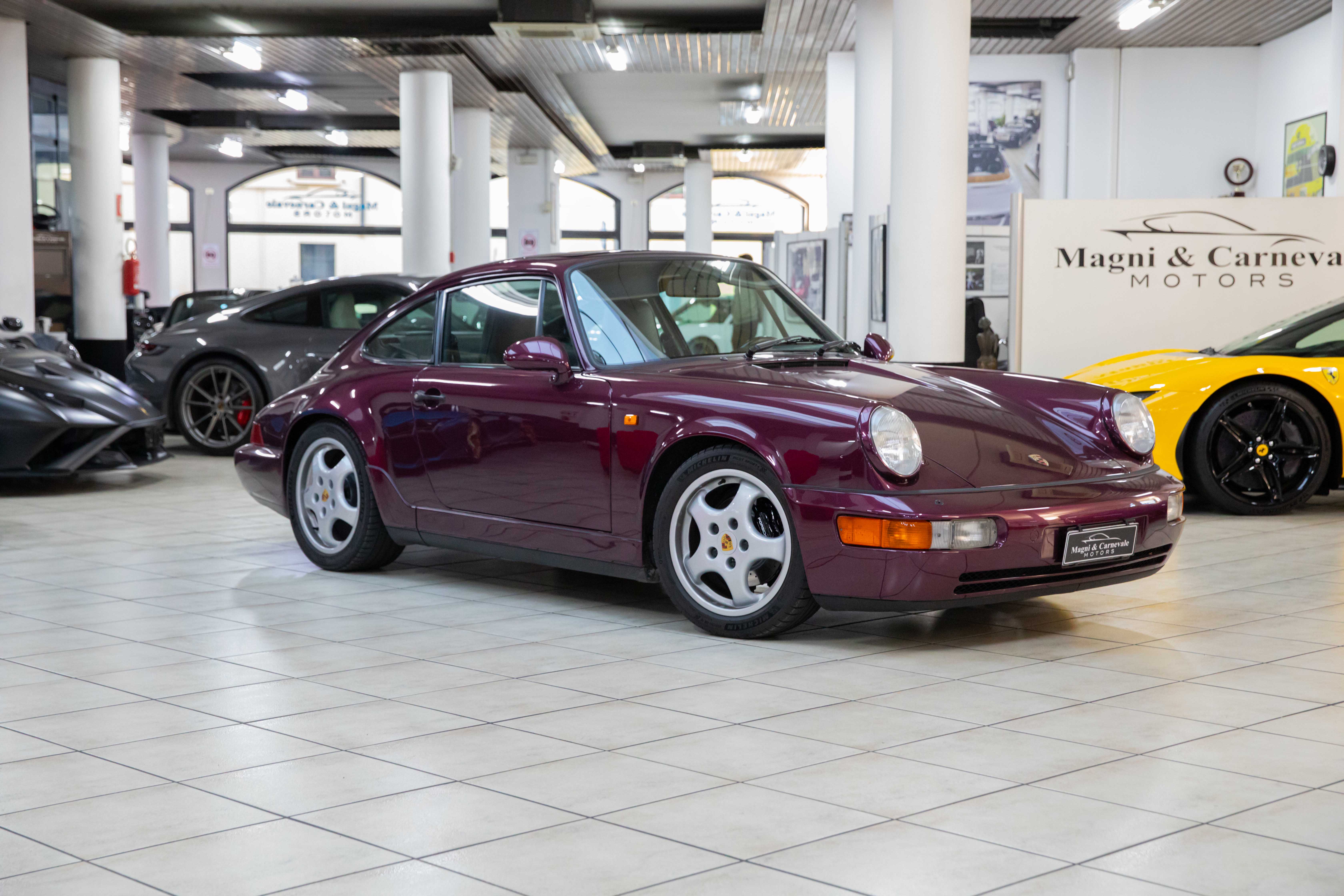 1993 Porsche 911 Carrera 2 offered by a specialist dealer in Milan, Italy, photo 4 of 20
