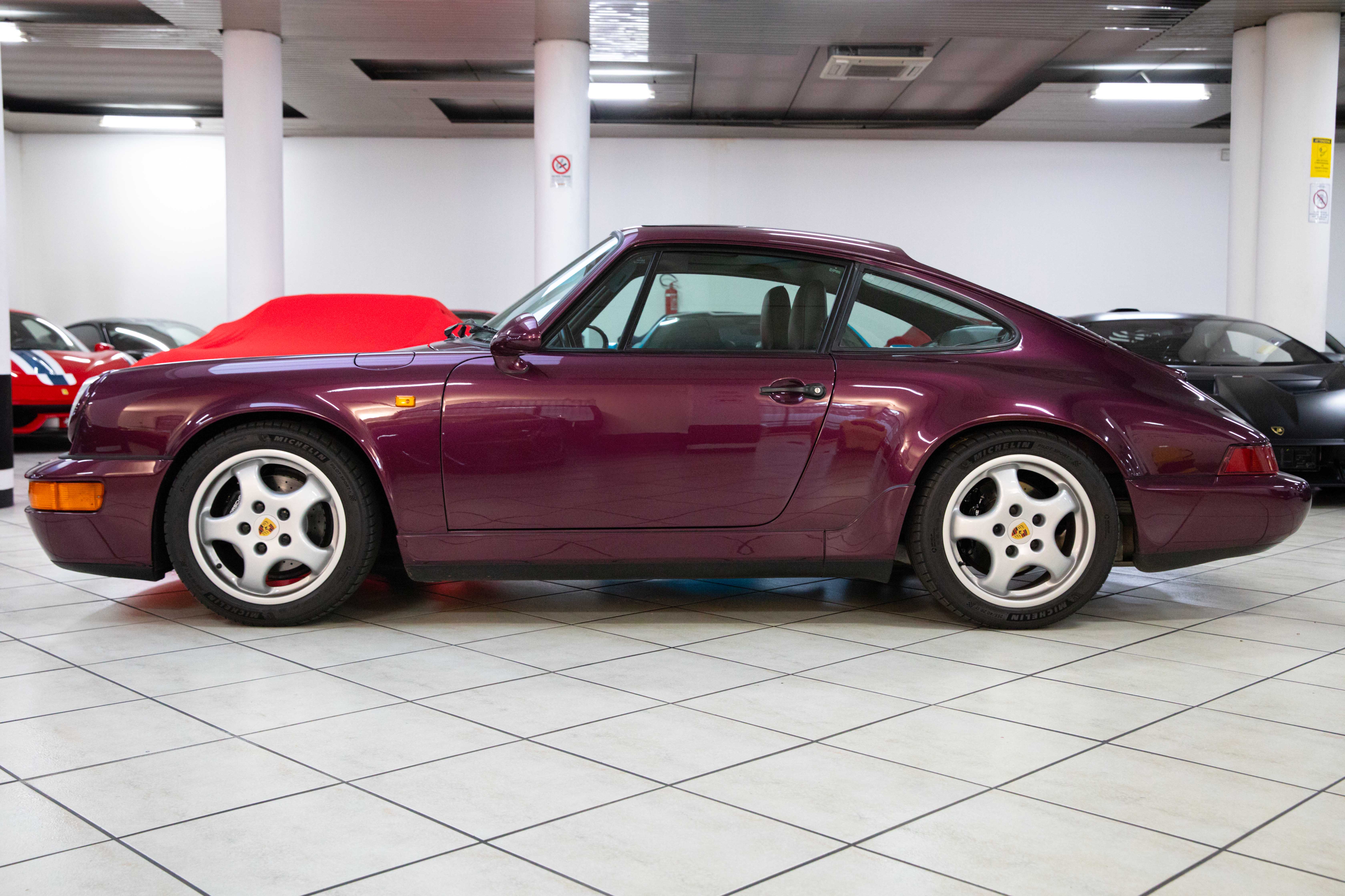 1993 Porsche 911 Carrera 2 offered by a specialist dealer in Milan, Italy, photo 7 of 20