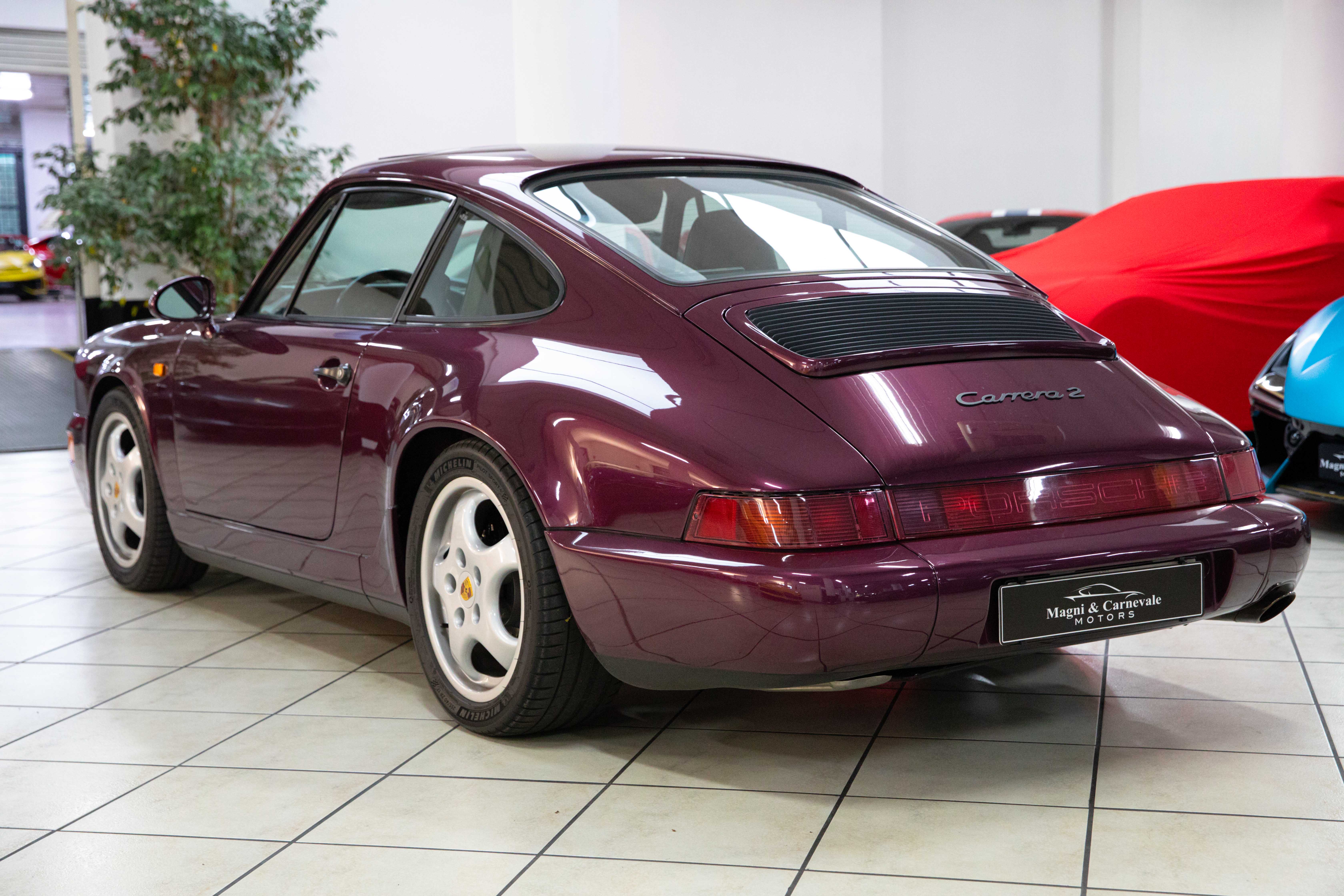 1993 Porsche 911 Carrera 2 offered by a specialist dealer in Milan, Italy, photo 8 of 20