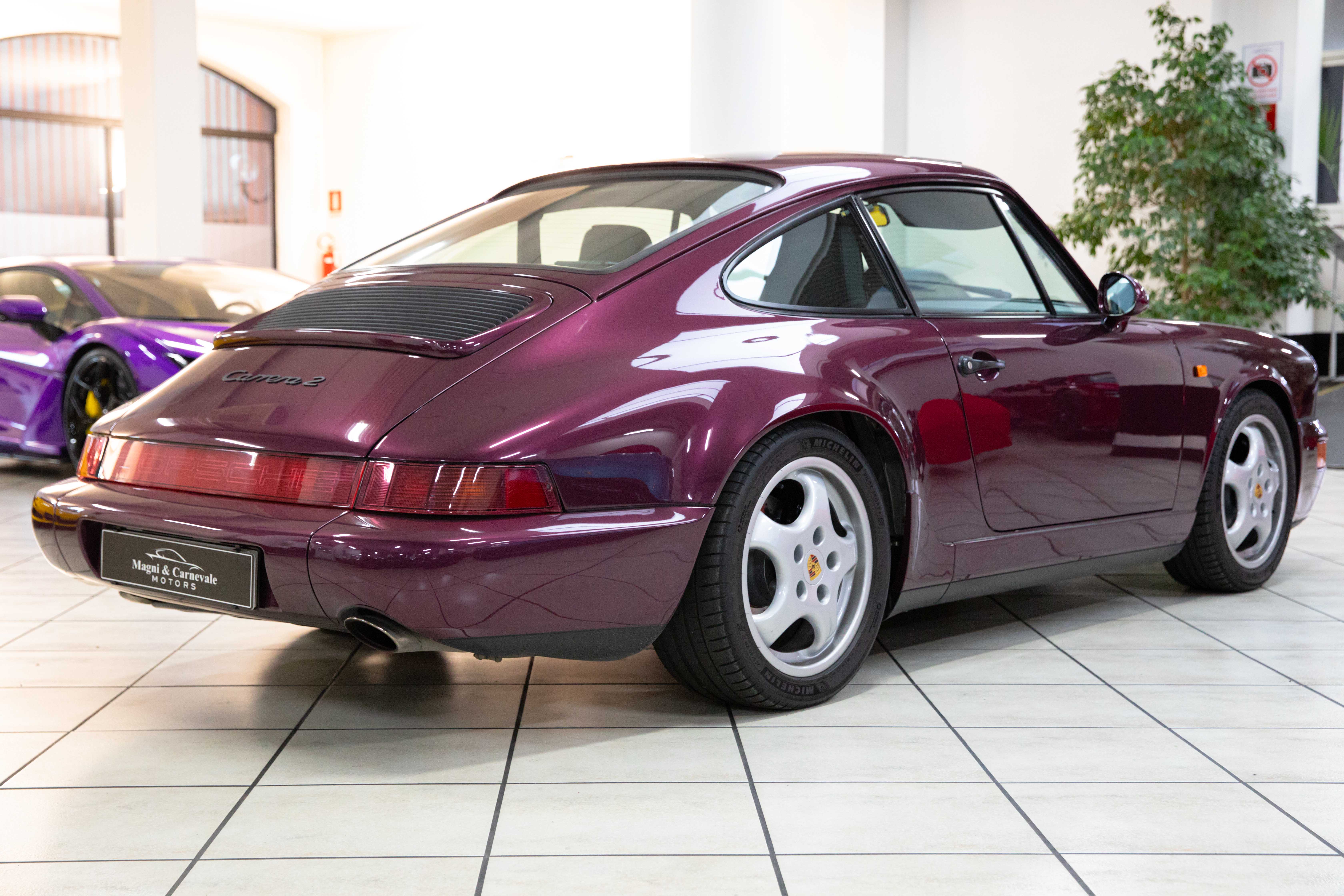 1993 Porsche 911 Carrera 2 offered by a specialist dealer in Milan, Italy, photo 10 of 20