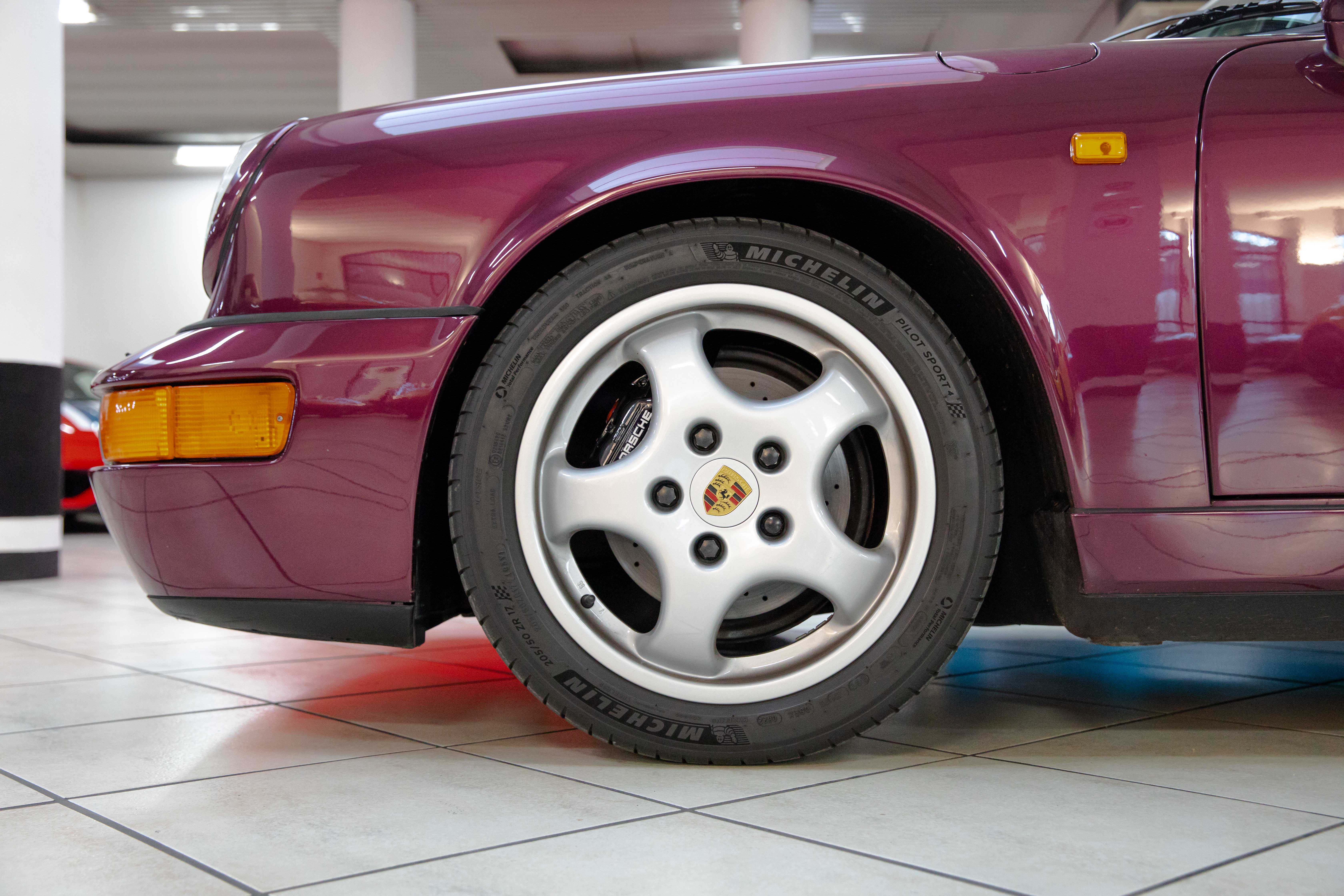 1993 Porsche 911 Carrera 2 offered by a specialist dealer in Milan, Italy, photo 13 of 20