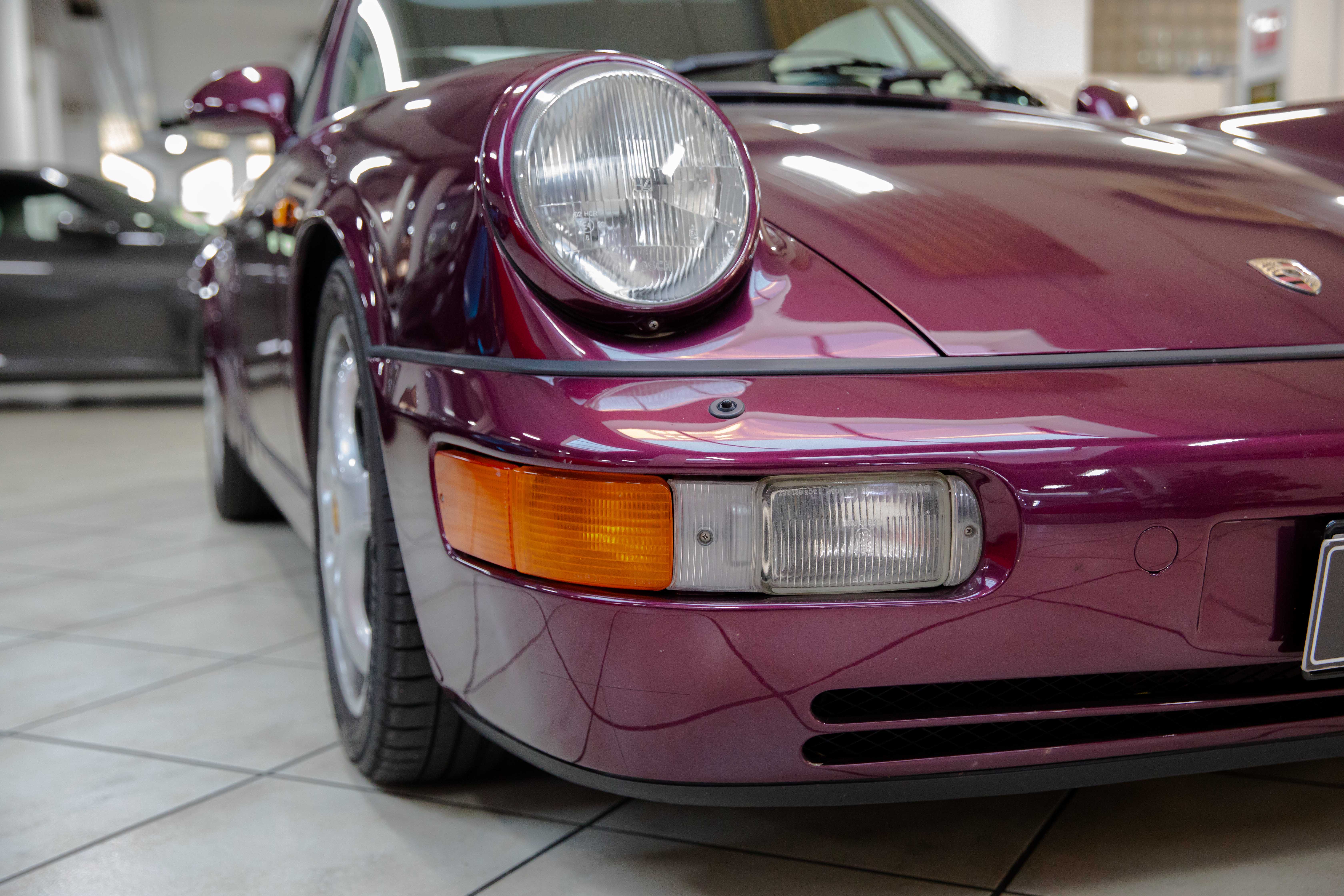 1993 Porsche 911 Carrera 2 offered by a specialist dealer in Milan, Italy, photo 14 of 20