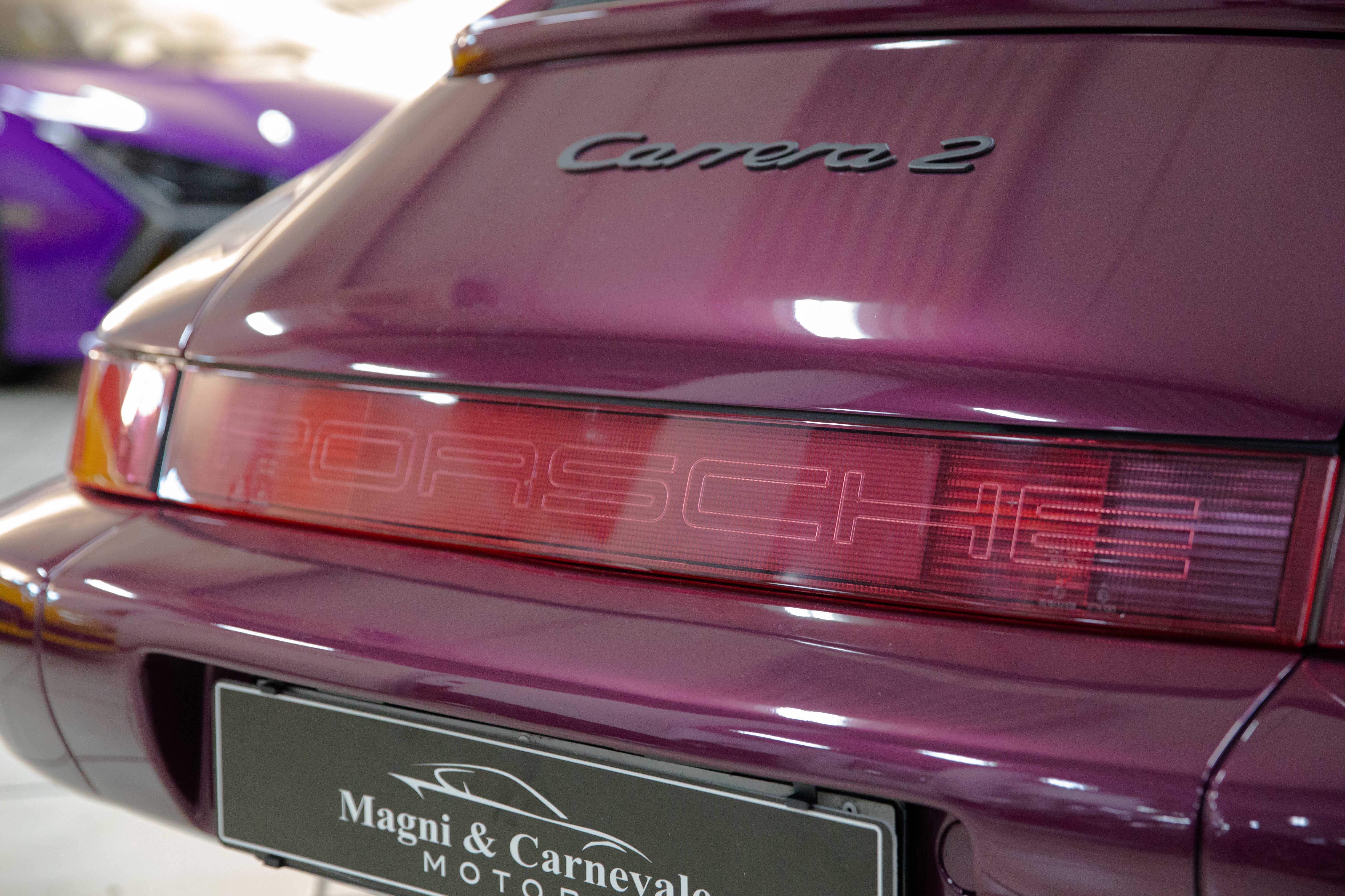 1993 Porsche 911 Carrera 2 offered by a specialist dealer in Milan, Italy, photo 16 of 20