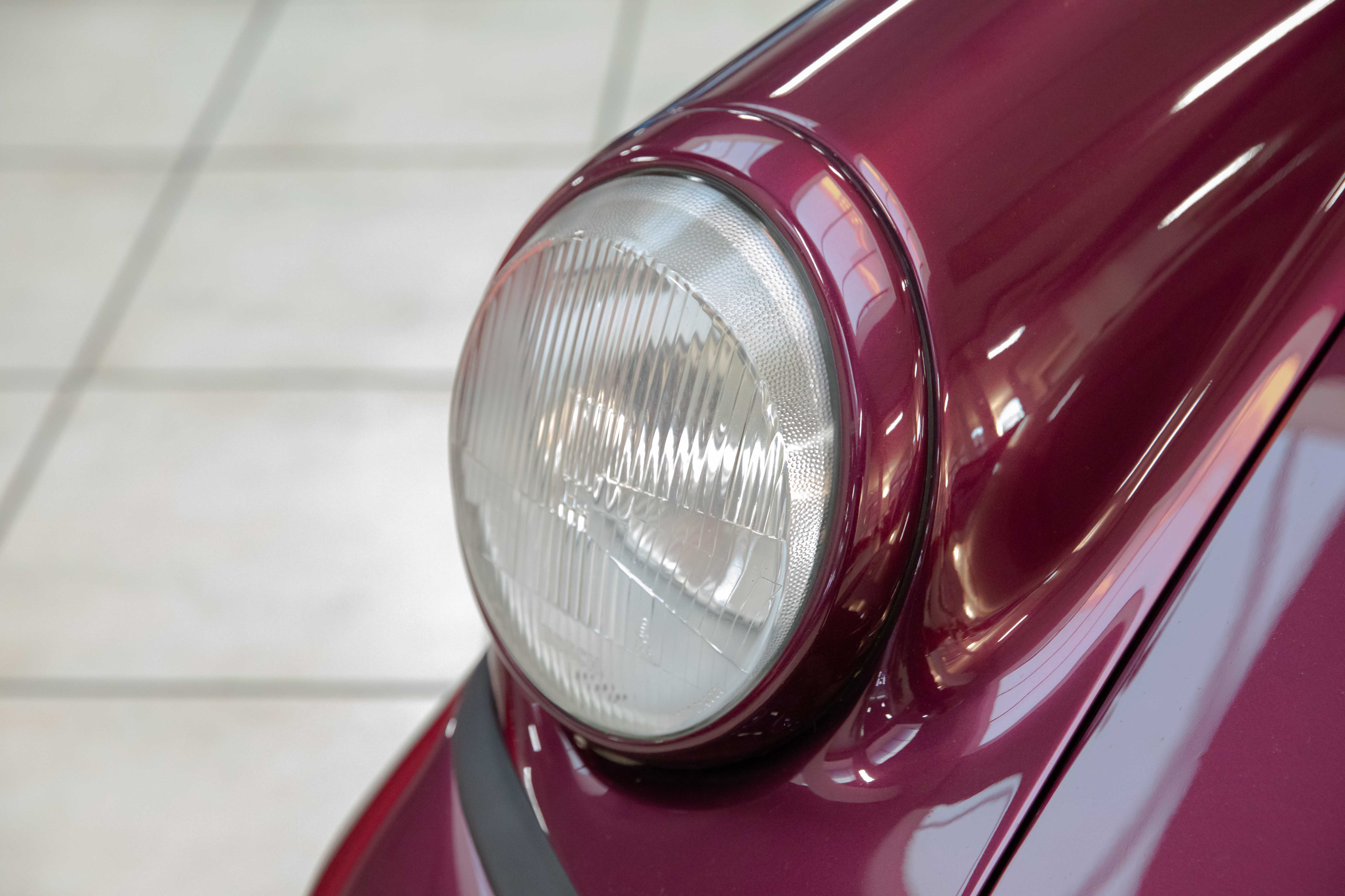 1993 Porsche 911 Carrera 2 offered by a specialist dealer in Milan, Italy, photo 17 of 20