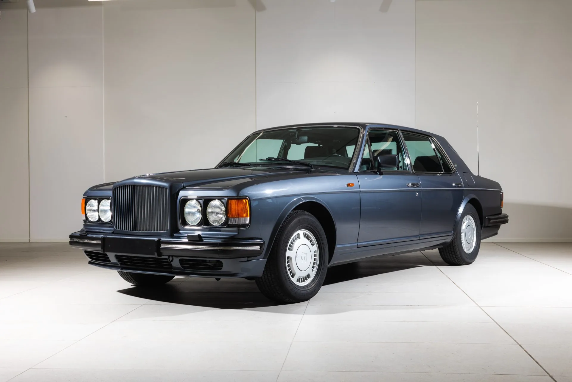 1994 Bentley Turbo R, front three-quarter view, offered in Uppsala, Sweden