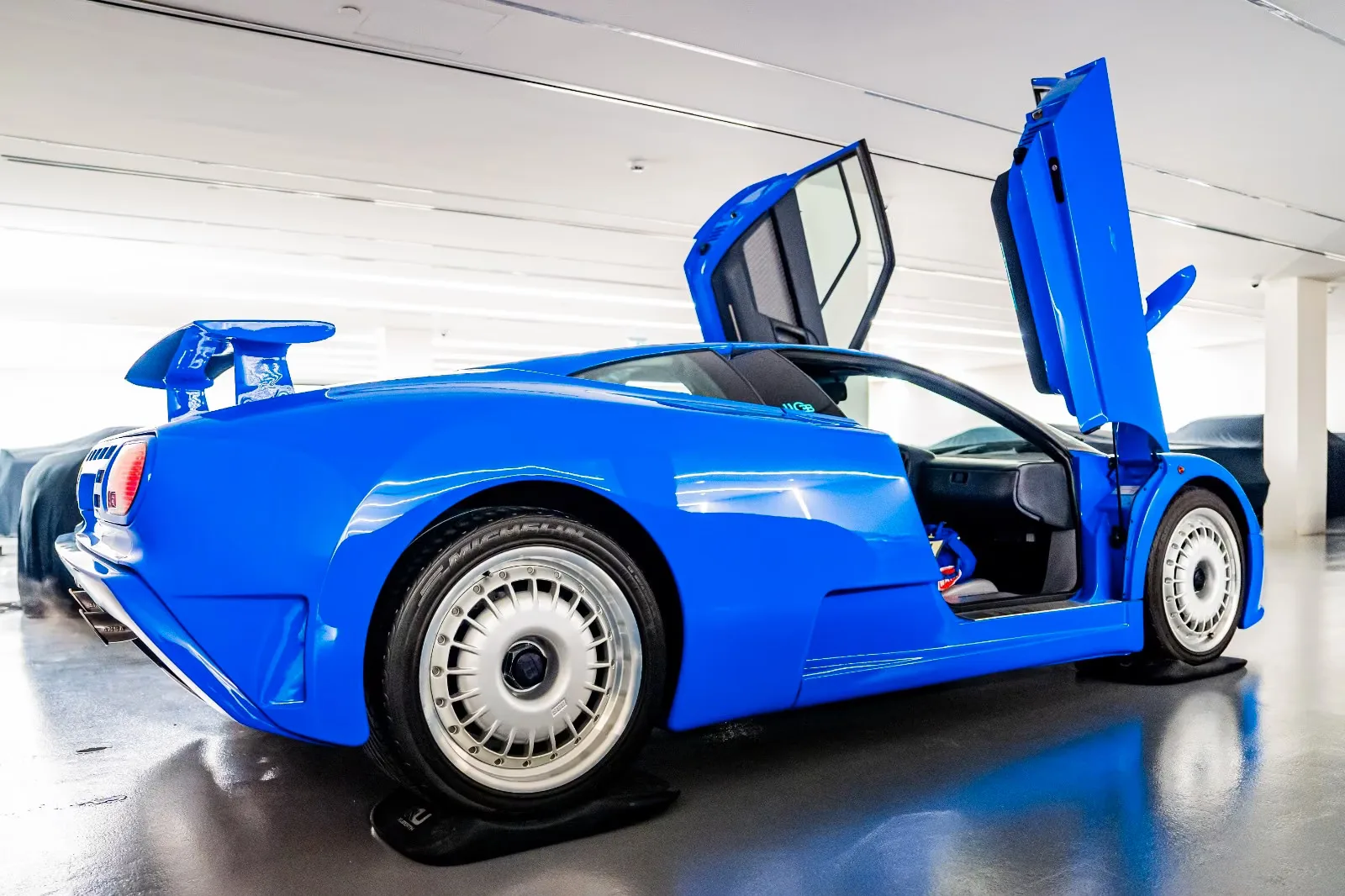 1994 Bugatti EB110 GT, 5/27