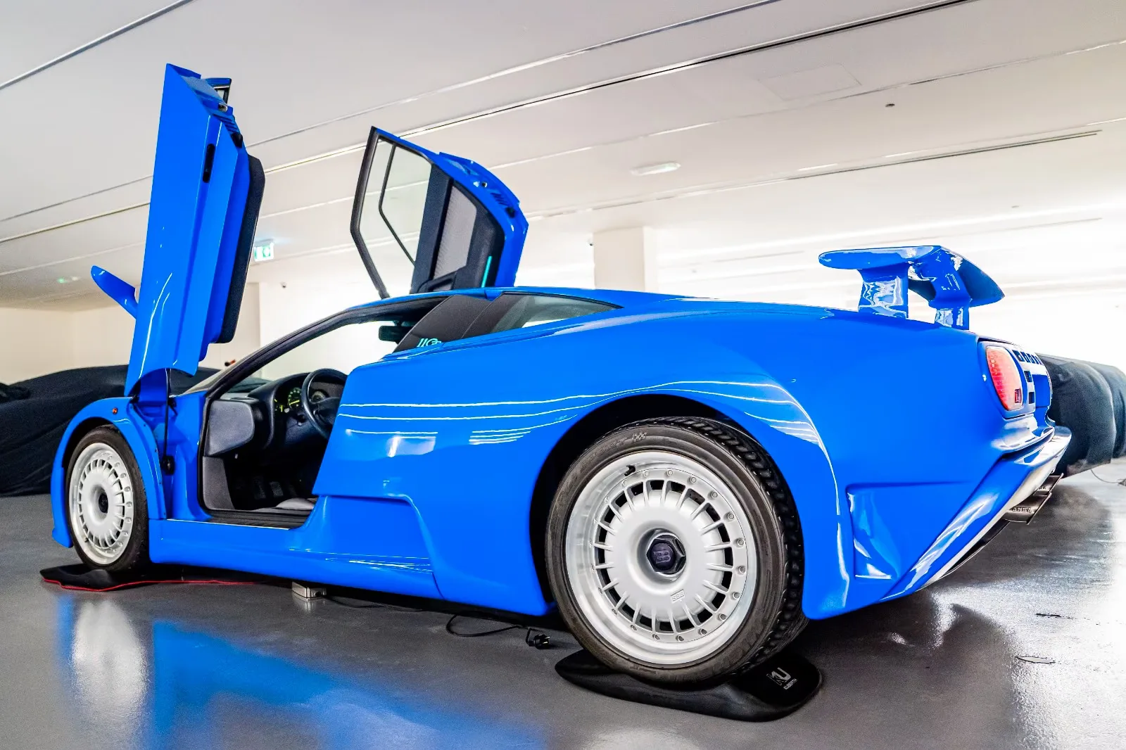 1994 Bugatti EB110 GT, 6/27