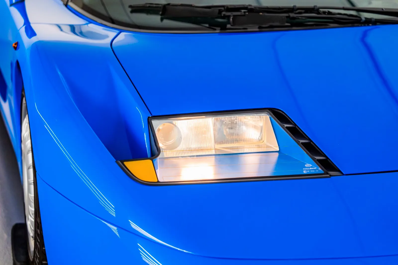 1994 Bugatti EB110 GT, 8/27