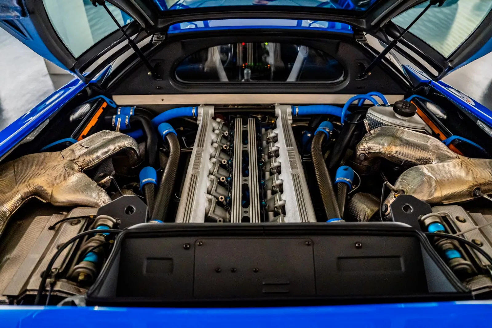 1994 Bugatti EB110 GT, 26/27