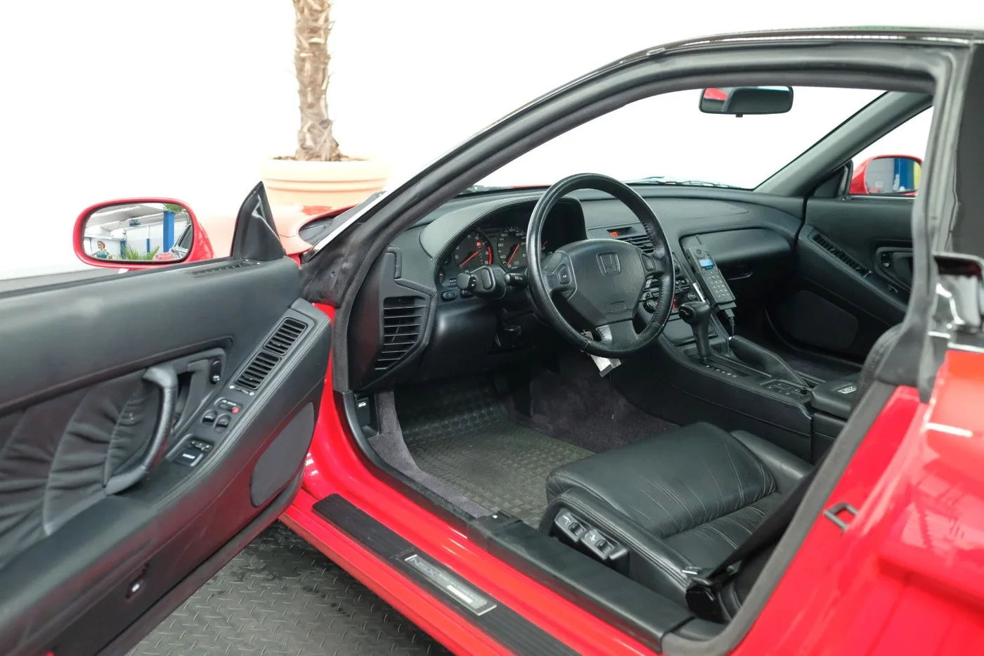 1994 Honda NSX offered by a specialist dealer in Nuremberg, Germany, photo 12 of 15