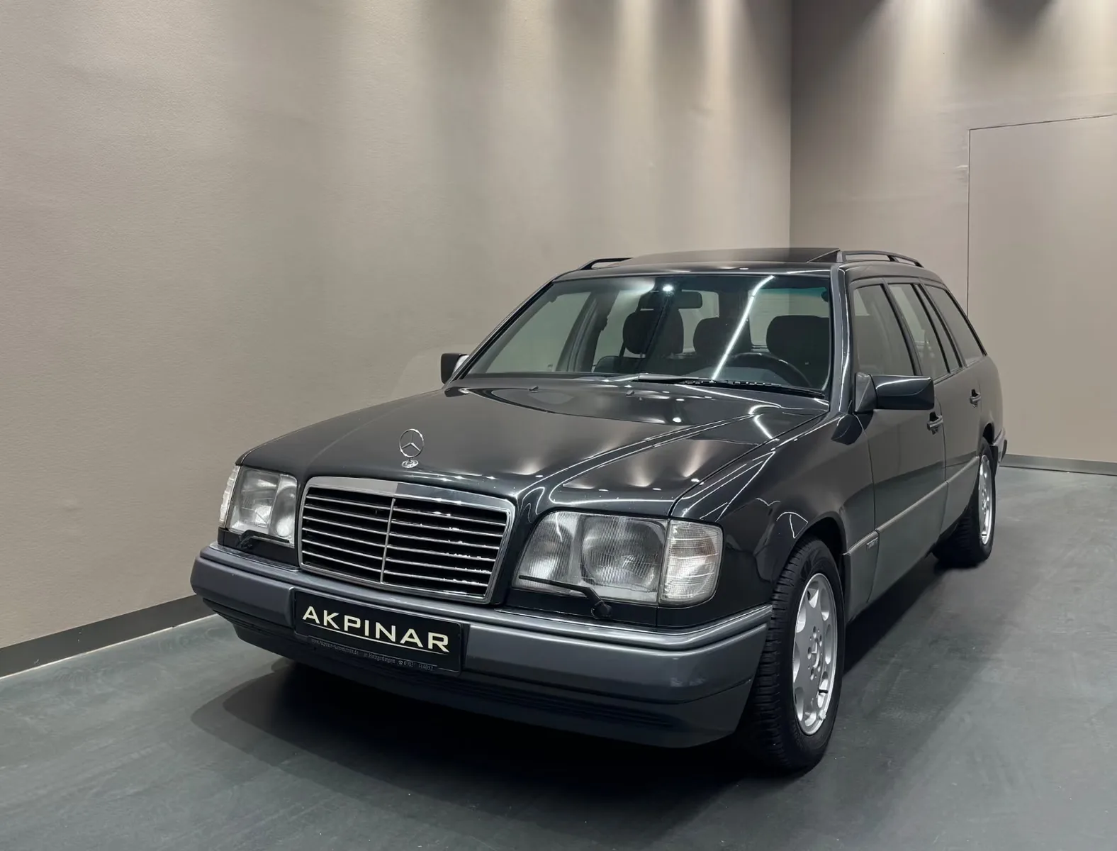 1994 Mercedes-Benz E 320 Estate, BRABUS B6 angeboten von einem Fachhändler in Holzgerlingen, Deutschland, Hauptfoto