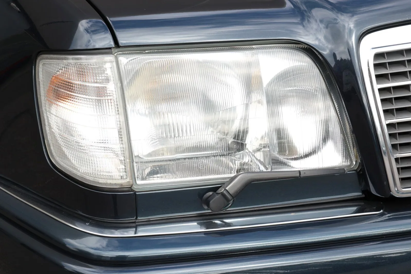 1994 Mercedes-Benz E 500 Limited, 14/24