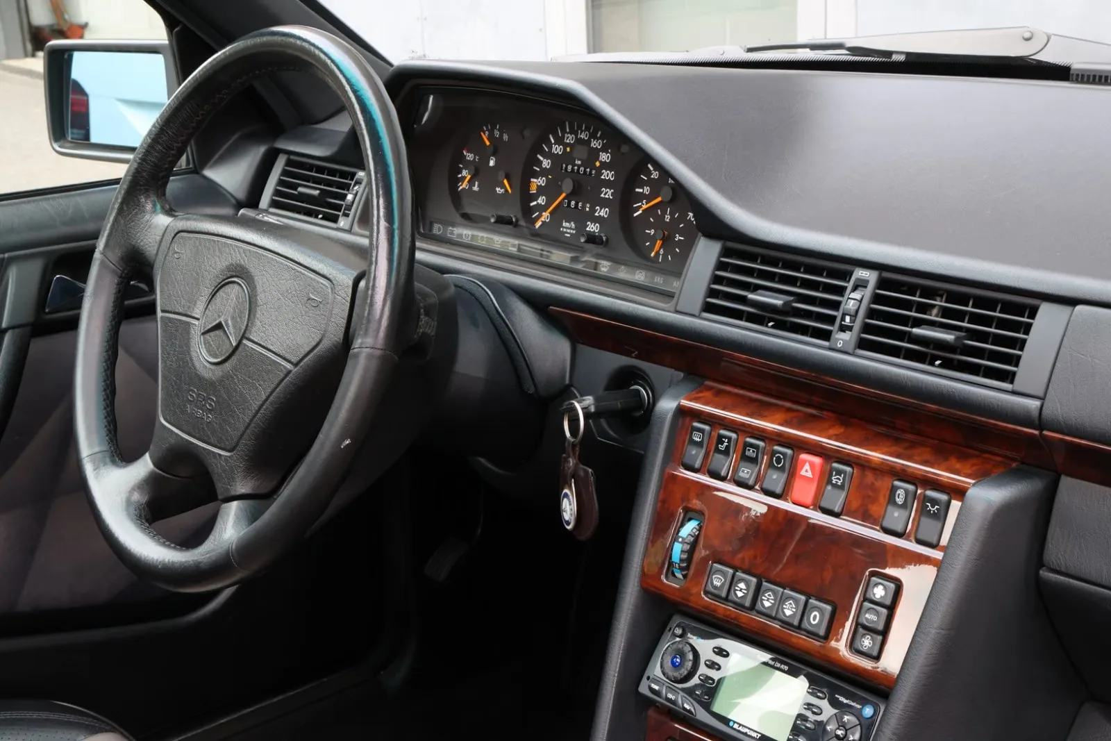 1994 Mercedes-Benz E 500 Limited, 18/24