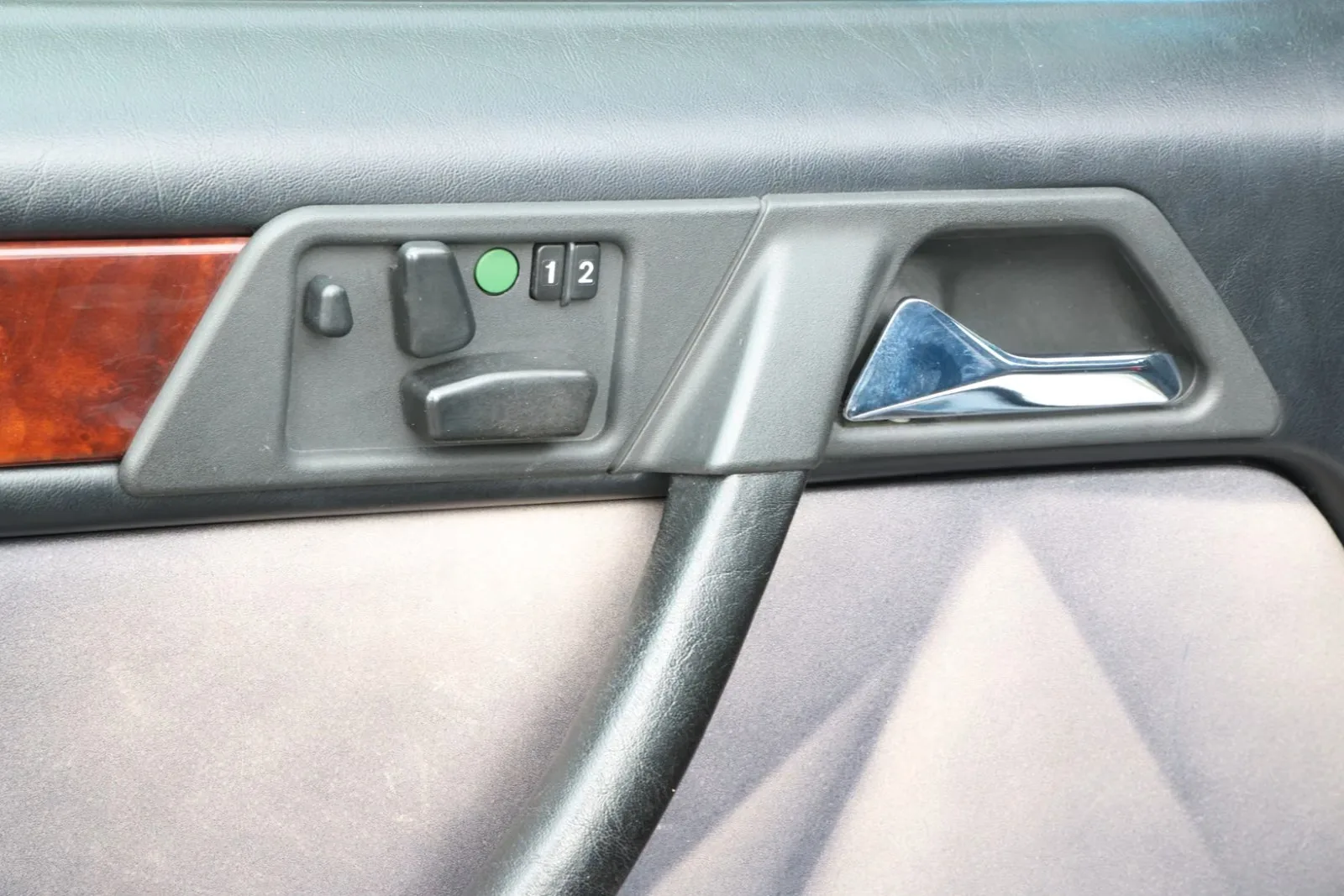 1994 Mercedes-Benz E 500 Limited, 22/24