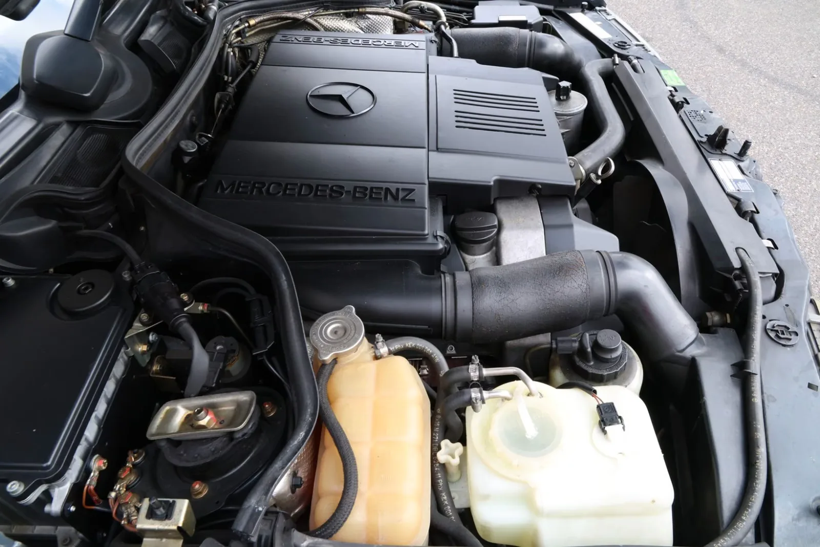 1994 Mercedes-Benz E 500 Limited, 23/24
