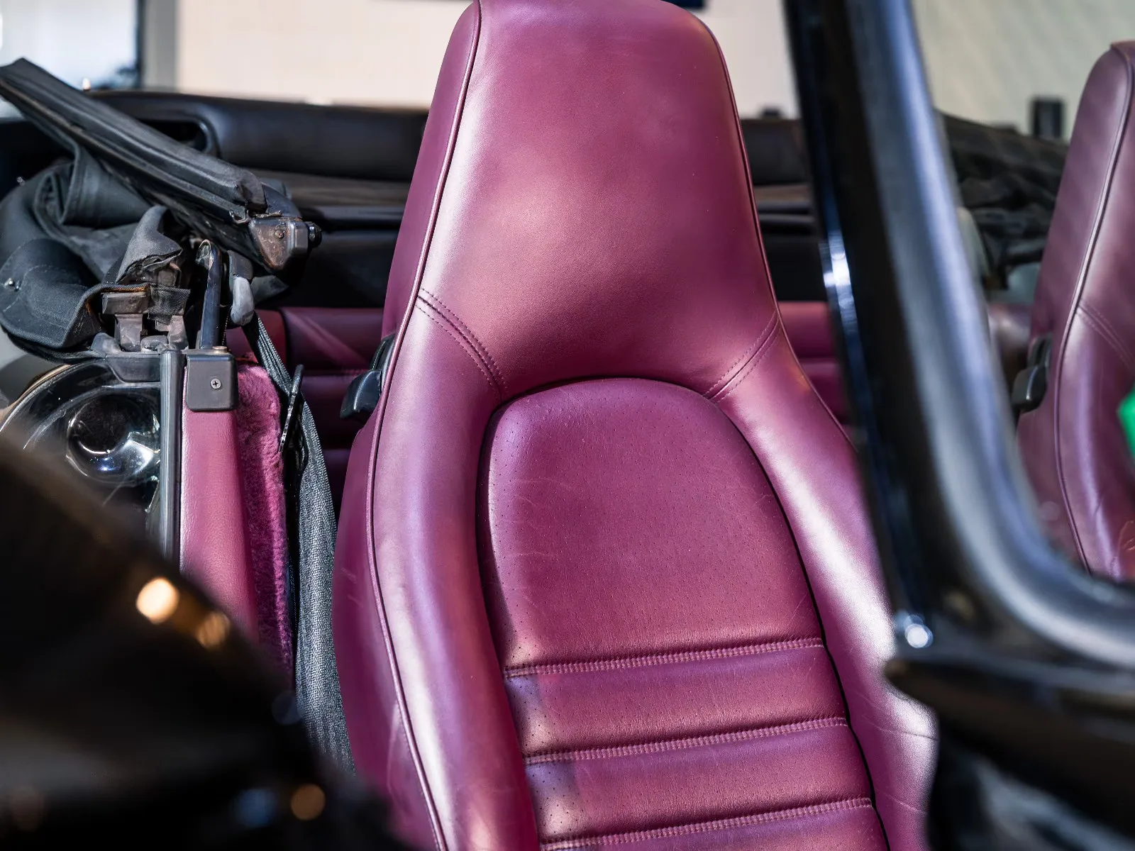 1994 Porsche 911 Carrera 2 Cabriolet (964), 28/30