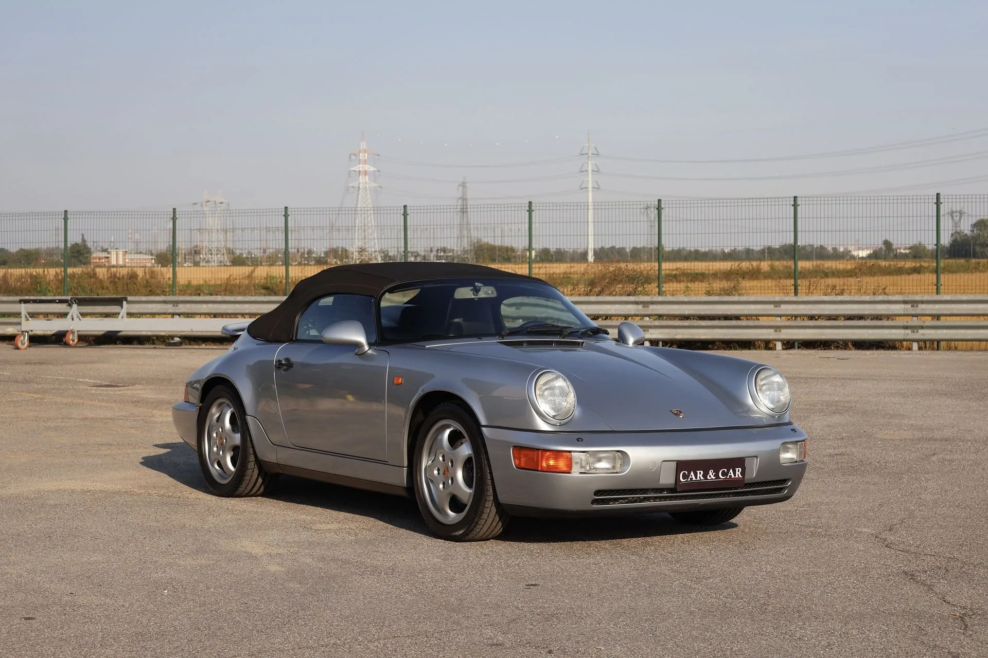 1994 Porsche 911 Speedster en un concesionario especializado de Zibido San Giacomo, Italia, foto principal