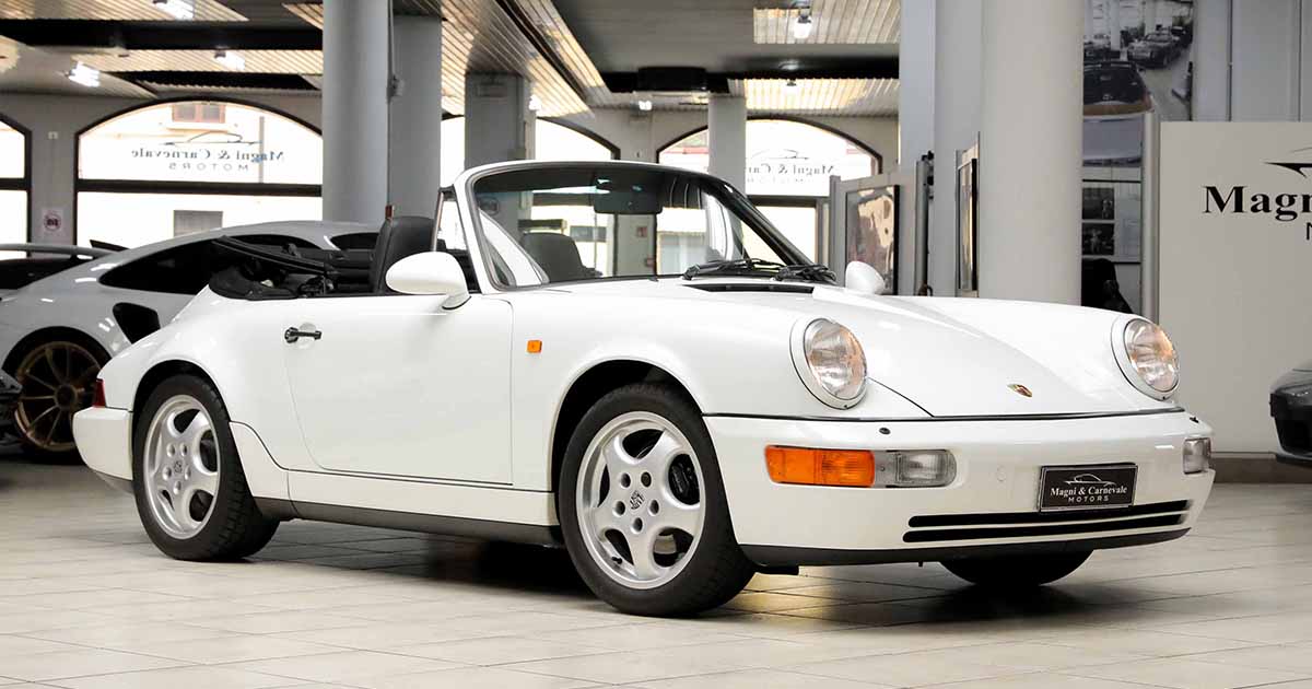 1994 Porsche 911 Carrera 4 Cabriolet proposée par un concessionnaire spécialisé à Milan, Italie, photo principale