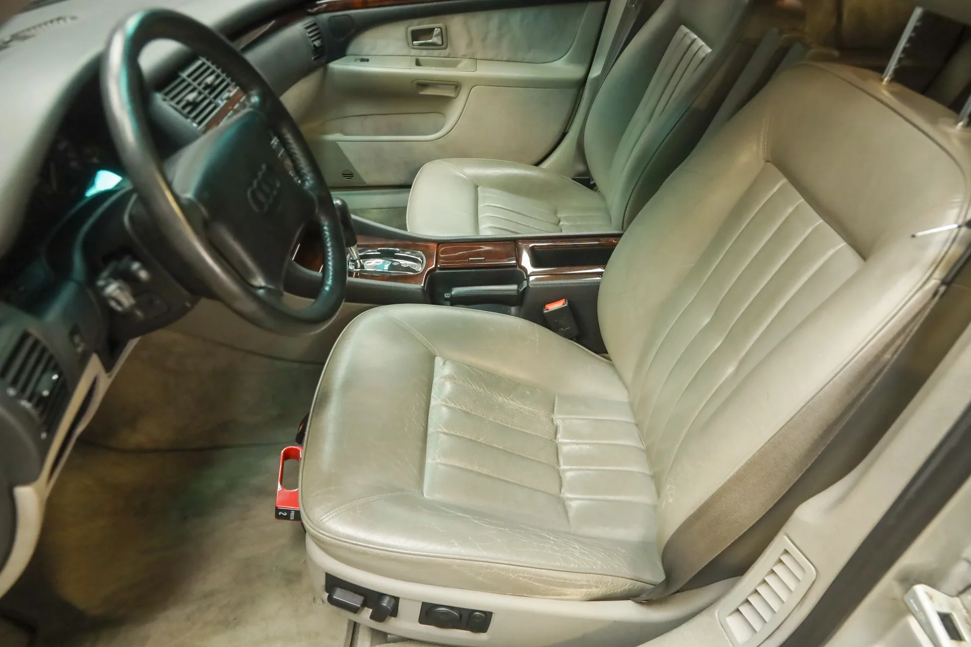 1995 Audi A8 4.2 quattro, 28/30