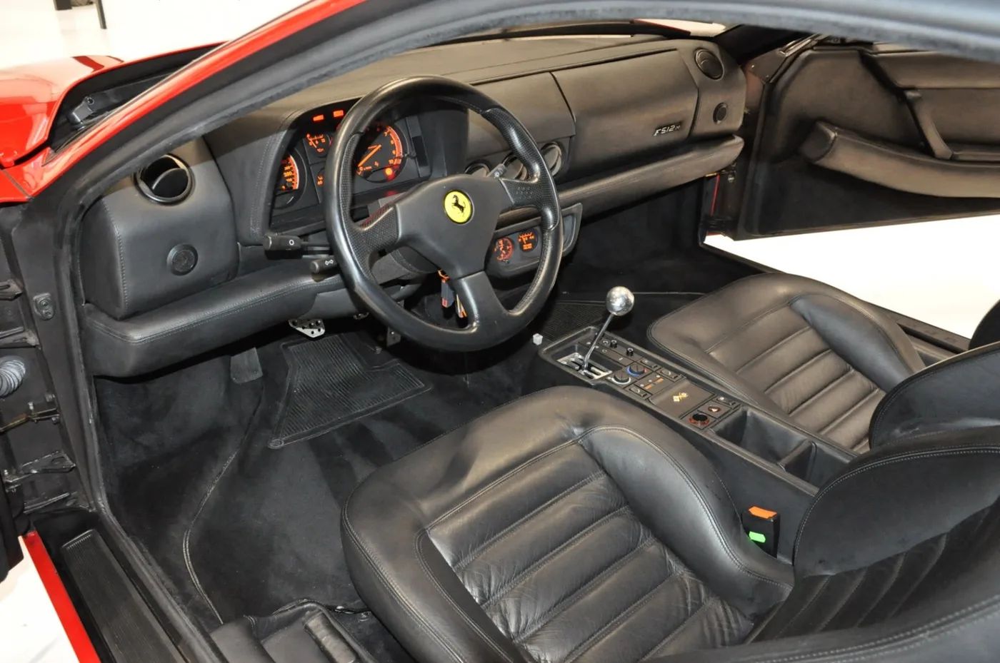 1995 Ferrari F512 M angeboten von einem Oldtimerhändler in Alkmaar, Niederlande, Foto 2 von 15
