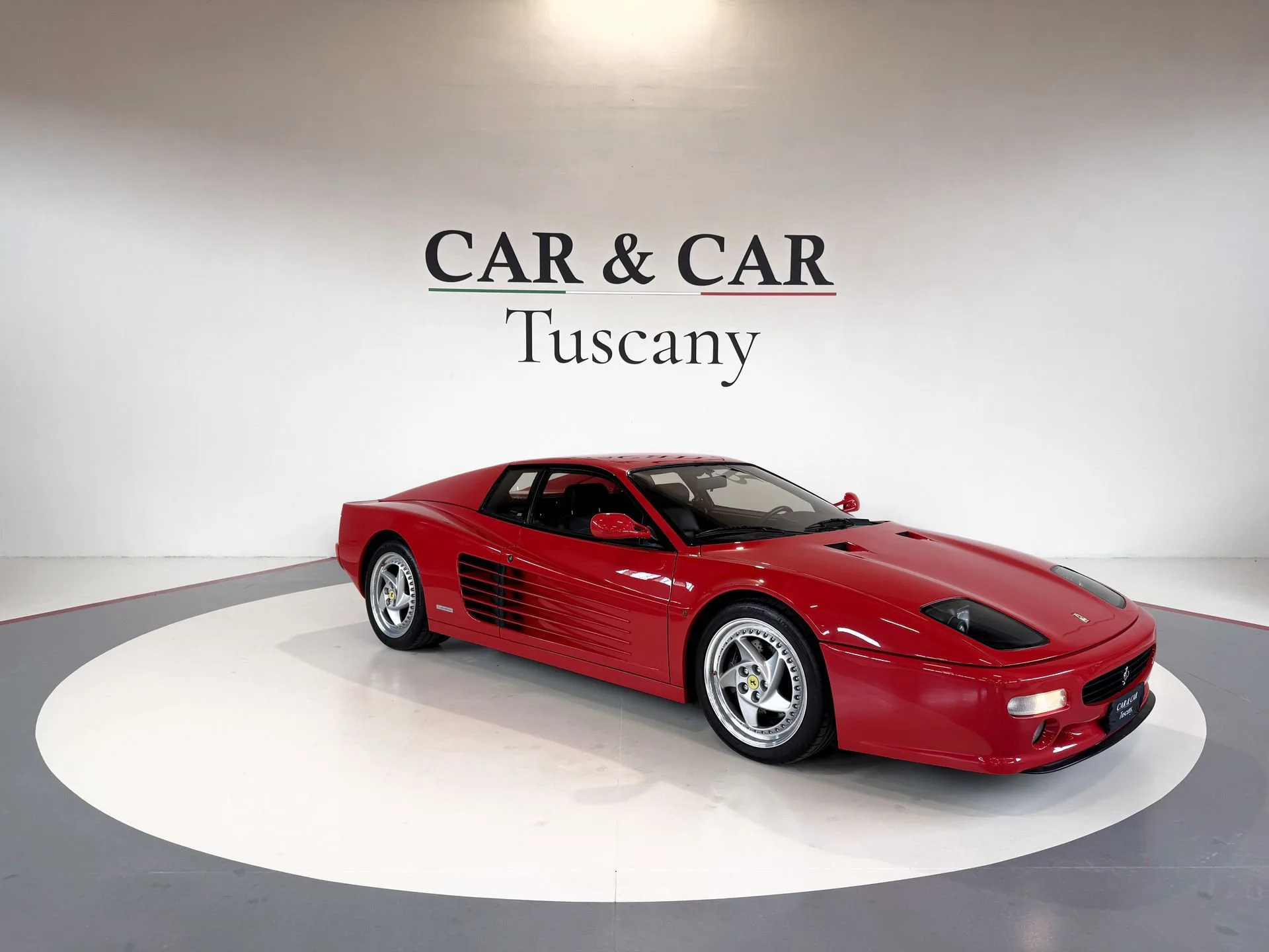 1995 Ferrari F512 M proposée par un concessionnaire spécialisé à Lucca, Italie, photo principale