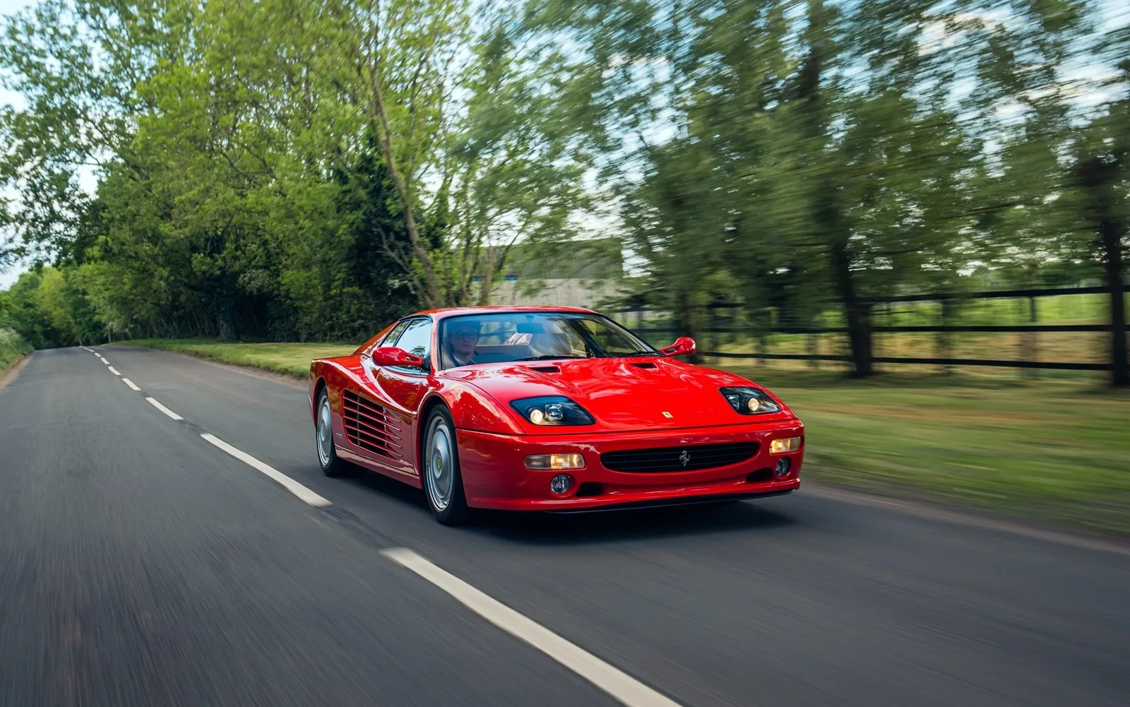 1995 Ferrari F512 M proposée par un concessionnaire spécialisé à Chorleywood, Royaume-Uni, photo principale