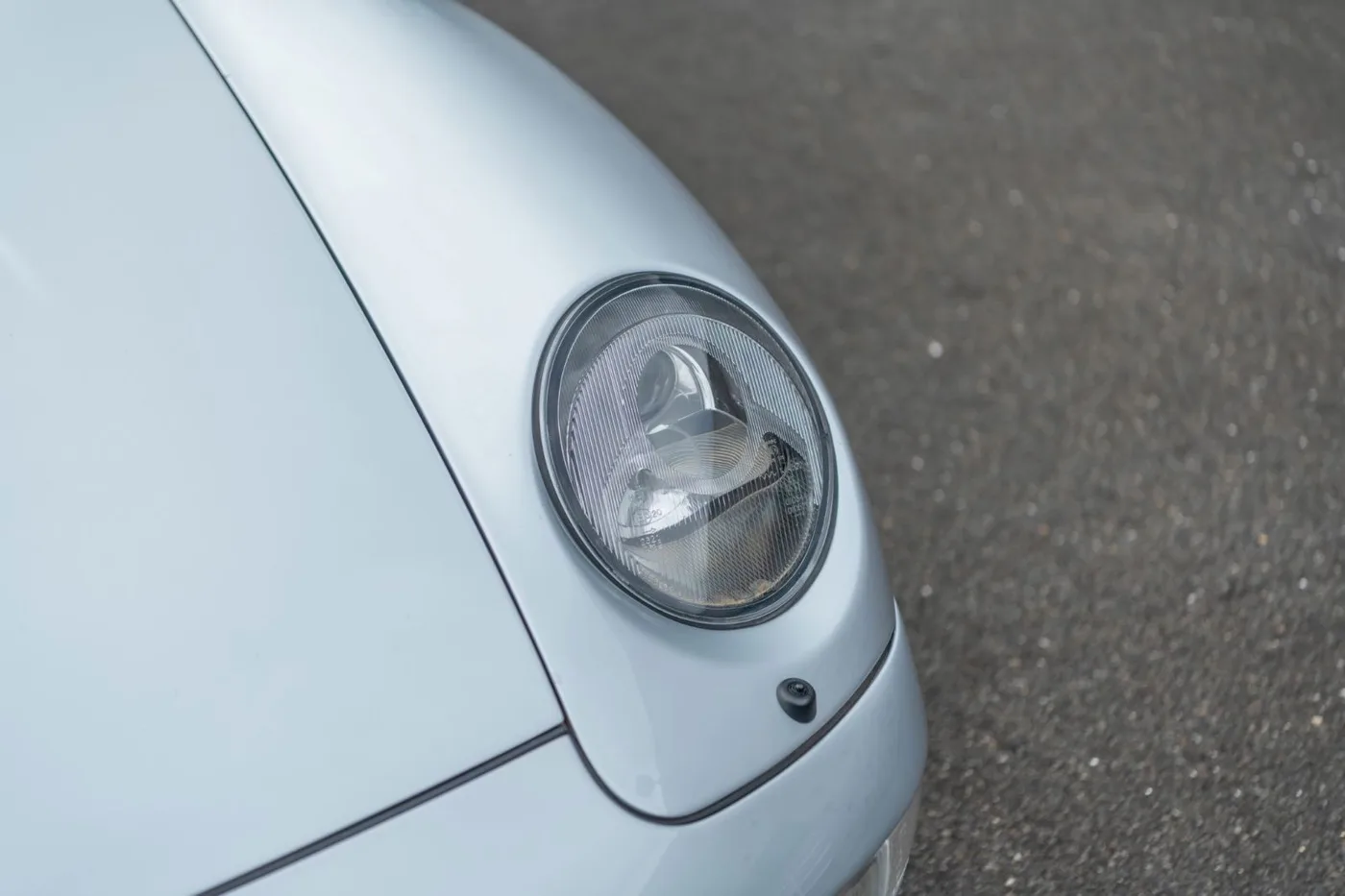 1995 Porsche 911 Turbo offered by a supercar dealer in Gronau, Germany, photo 11 of 25