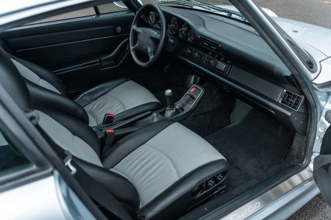 1995 Porsche 911 Turbo offered by a supercar dealer in Gronau, Germany, photo 23 of 25