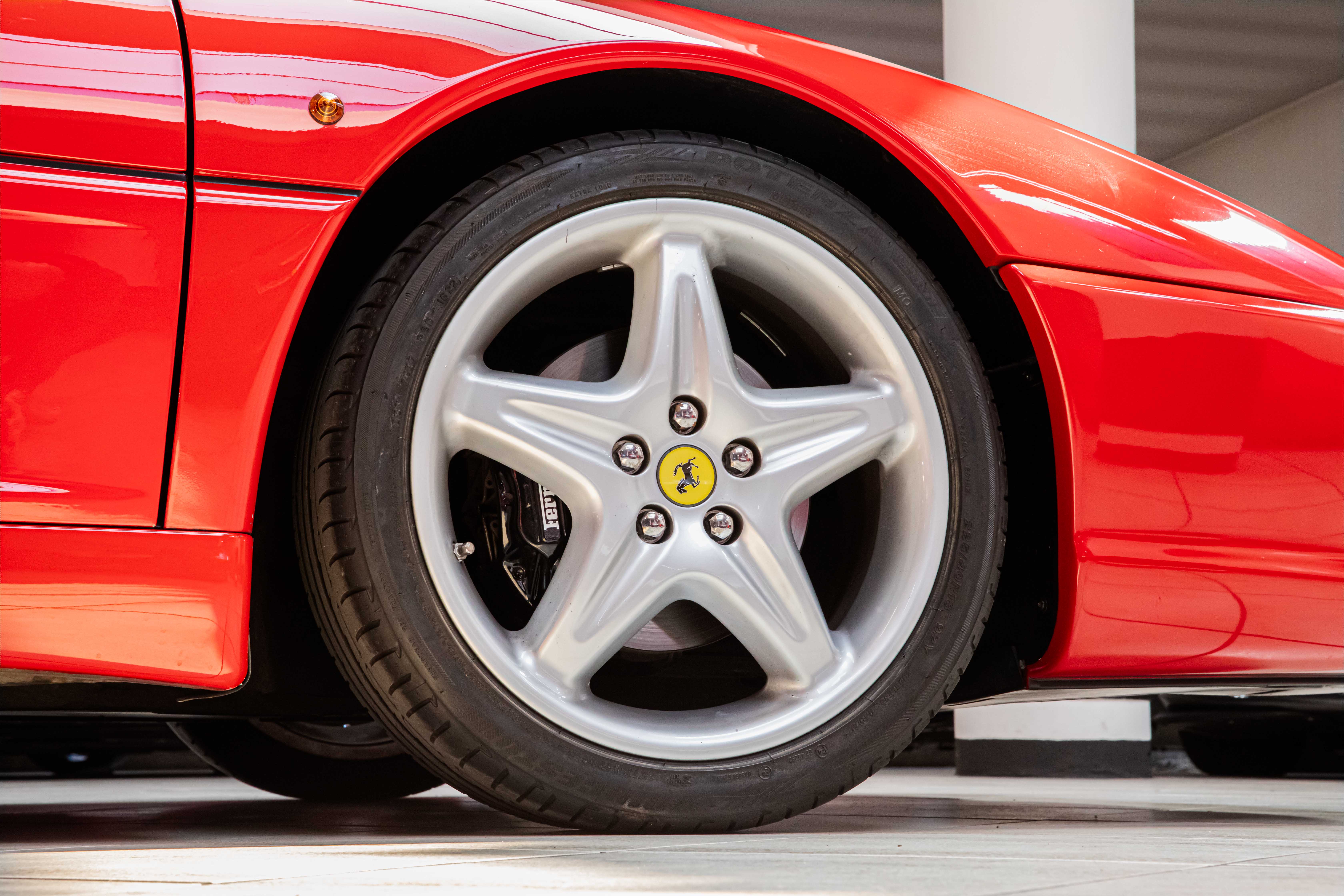 1996 Ferrari F355 Berlinetta angeboten von einem Fachhändler in Milan, Italien, Foto 13 von 20